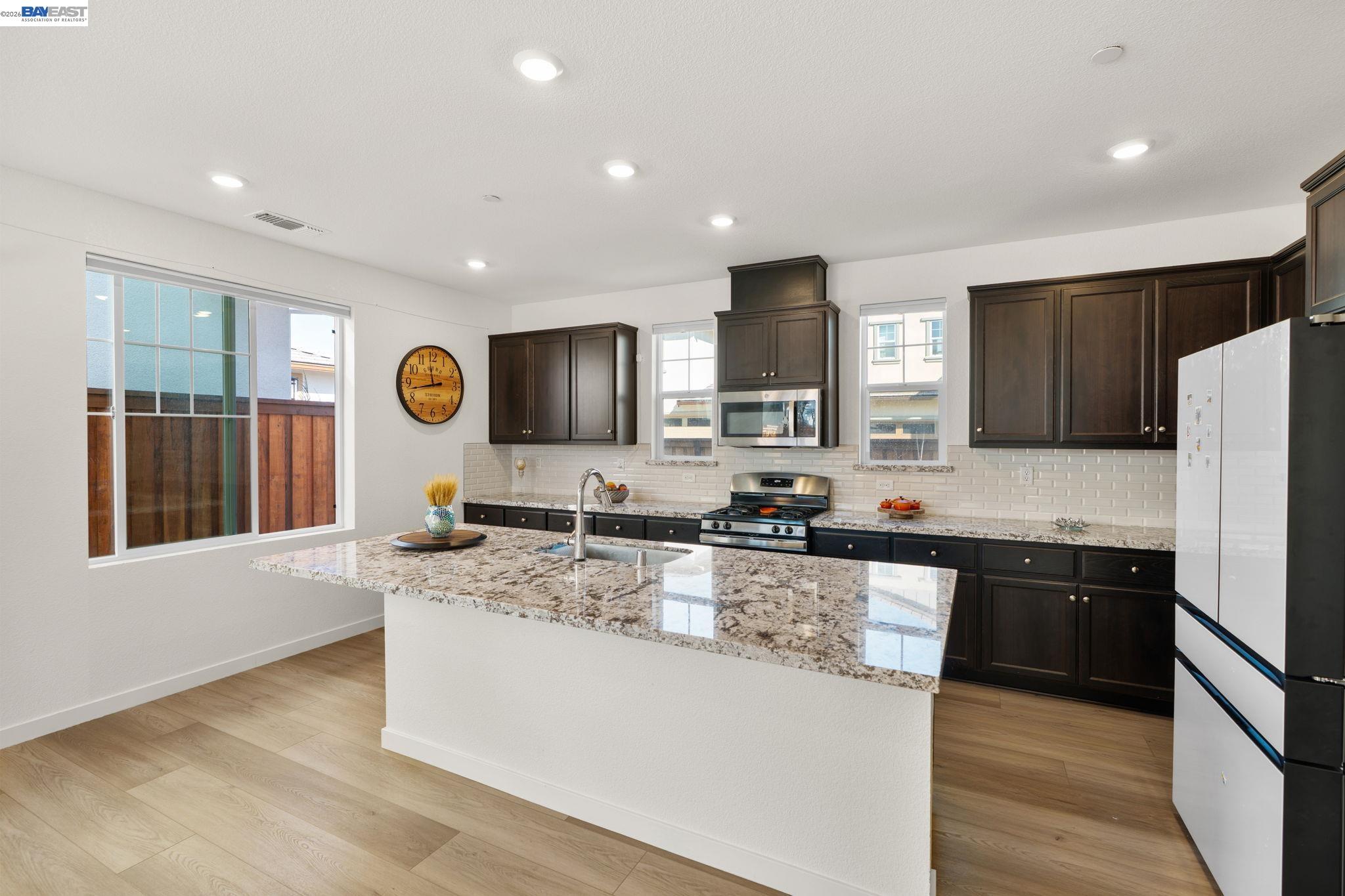 Detail Gallery Image 8 of 59 For 2517 Cyan Dr, Fairfield,  CA 94533 - 3 Beds | 2/1 Baths