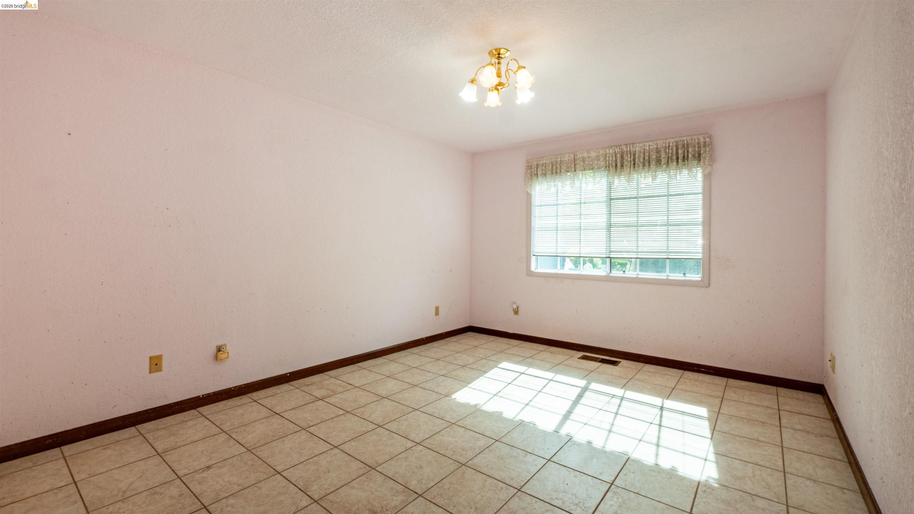 Detail Gallery Image 16 of 44 For 80 Cunha Ct, Oakley,  CA 94561 - 3 Beds | 2/1 Baths