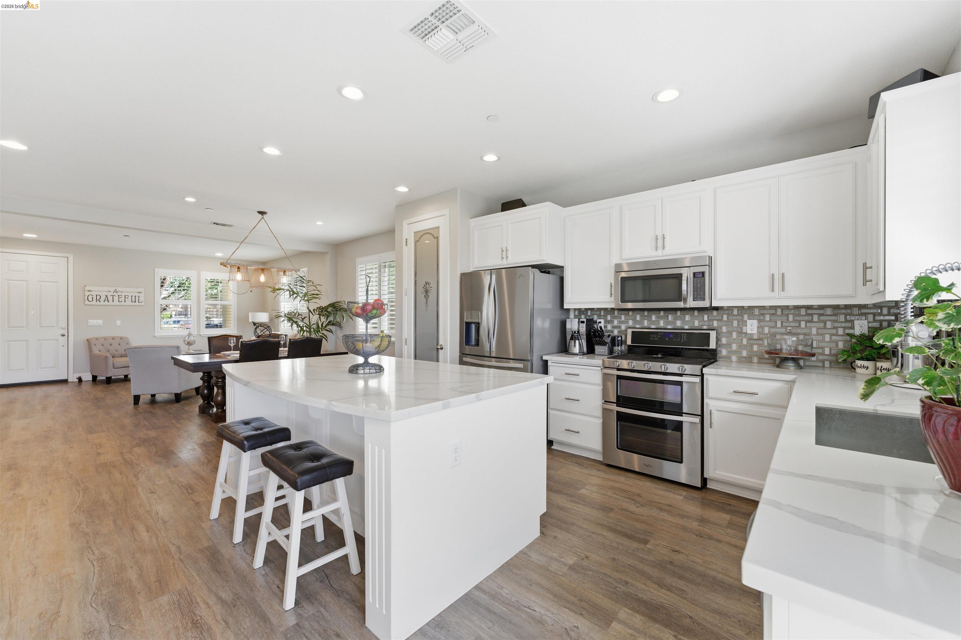 Detail Gallery Image 12 of 41 For 72 Greystone Pl, Pittsburg,  CA 94565 - 4 Beds | 2/1 Baths