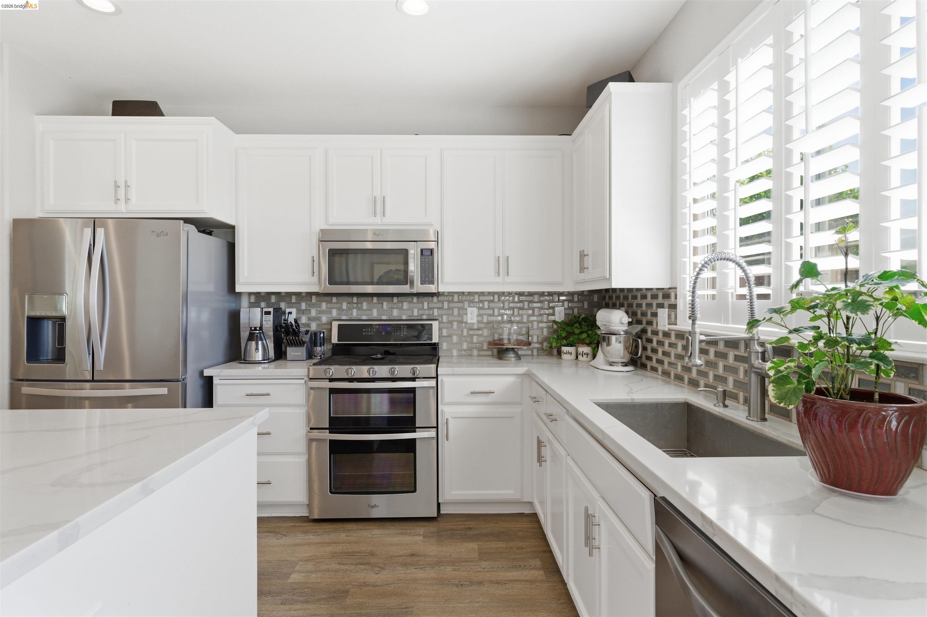 Detail Gallery Image 13 of 41 For 72 Greystone Pl, Pittsburg,  CA 94565 - 4 Beds | 2/1 Baths