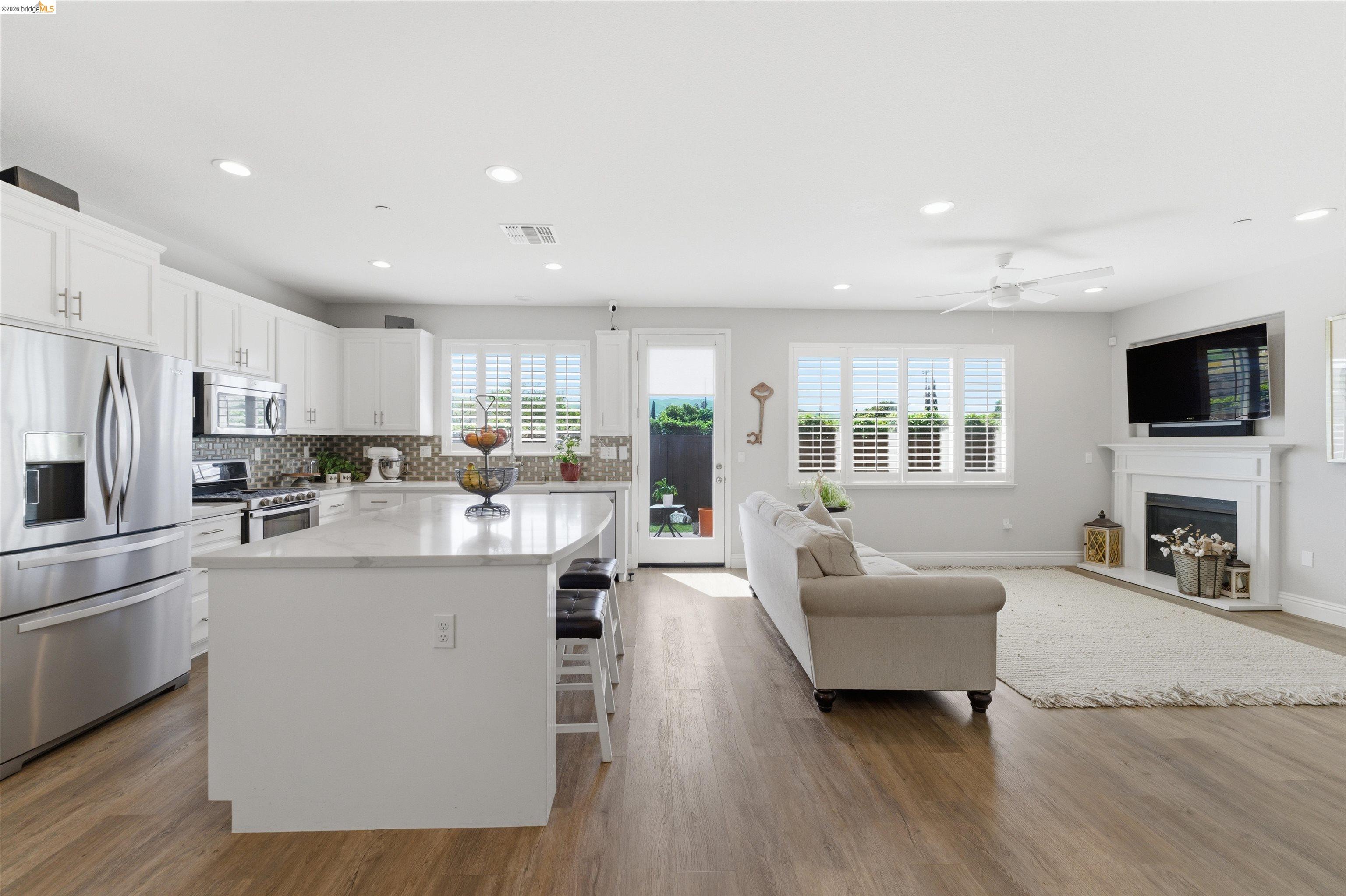 Detail Gallery Image 14 of 41 For 72 Greystone Pl, Pittsburg,  CA 94565 - 4 Beds | 2/1 Baths