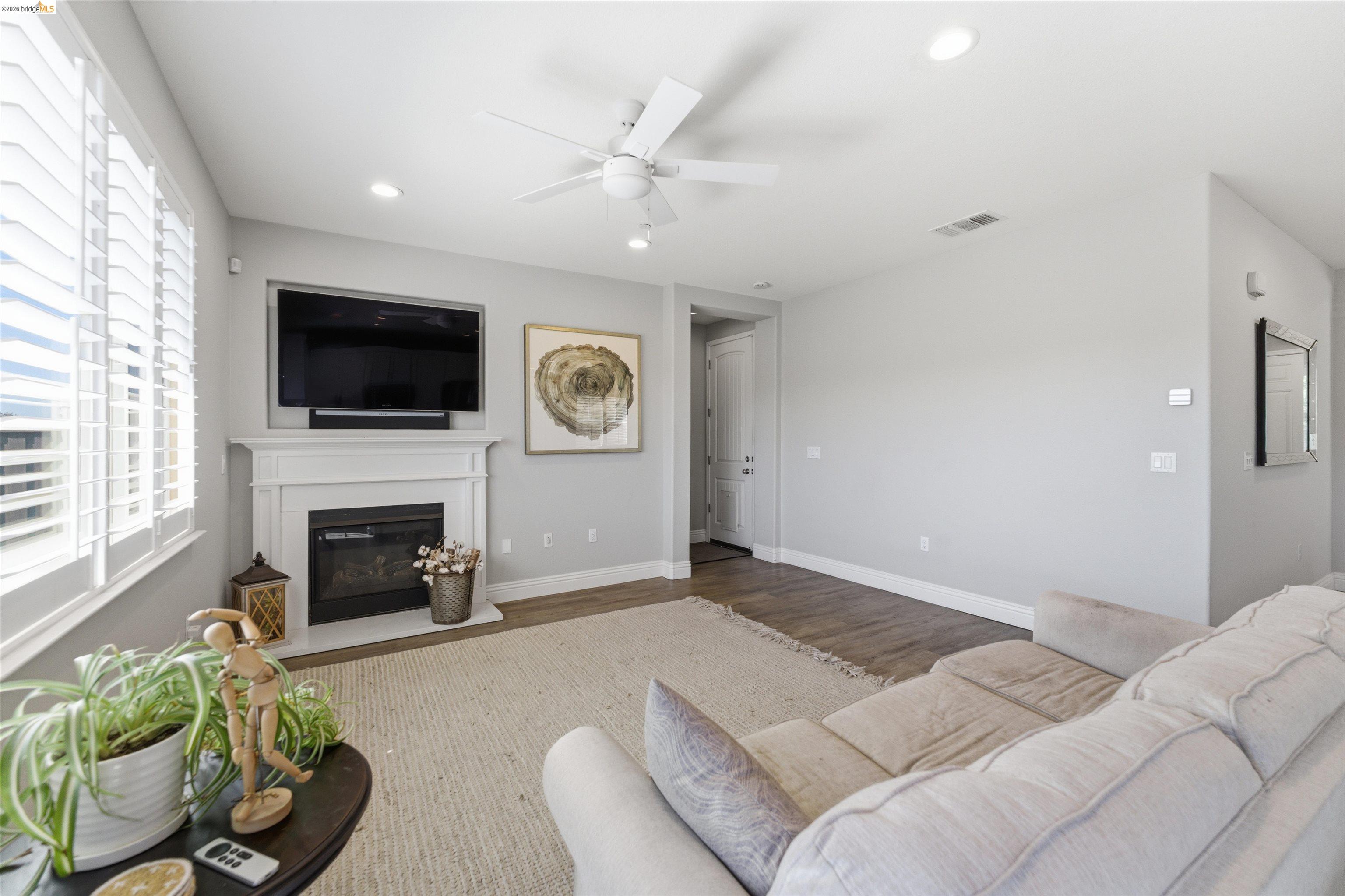 Detail Gallery Image 16 of 41 For 72 Greystone Pl, Pittsburg,  CA 94565 - 4 Beds | 2/1 Baths