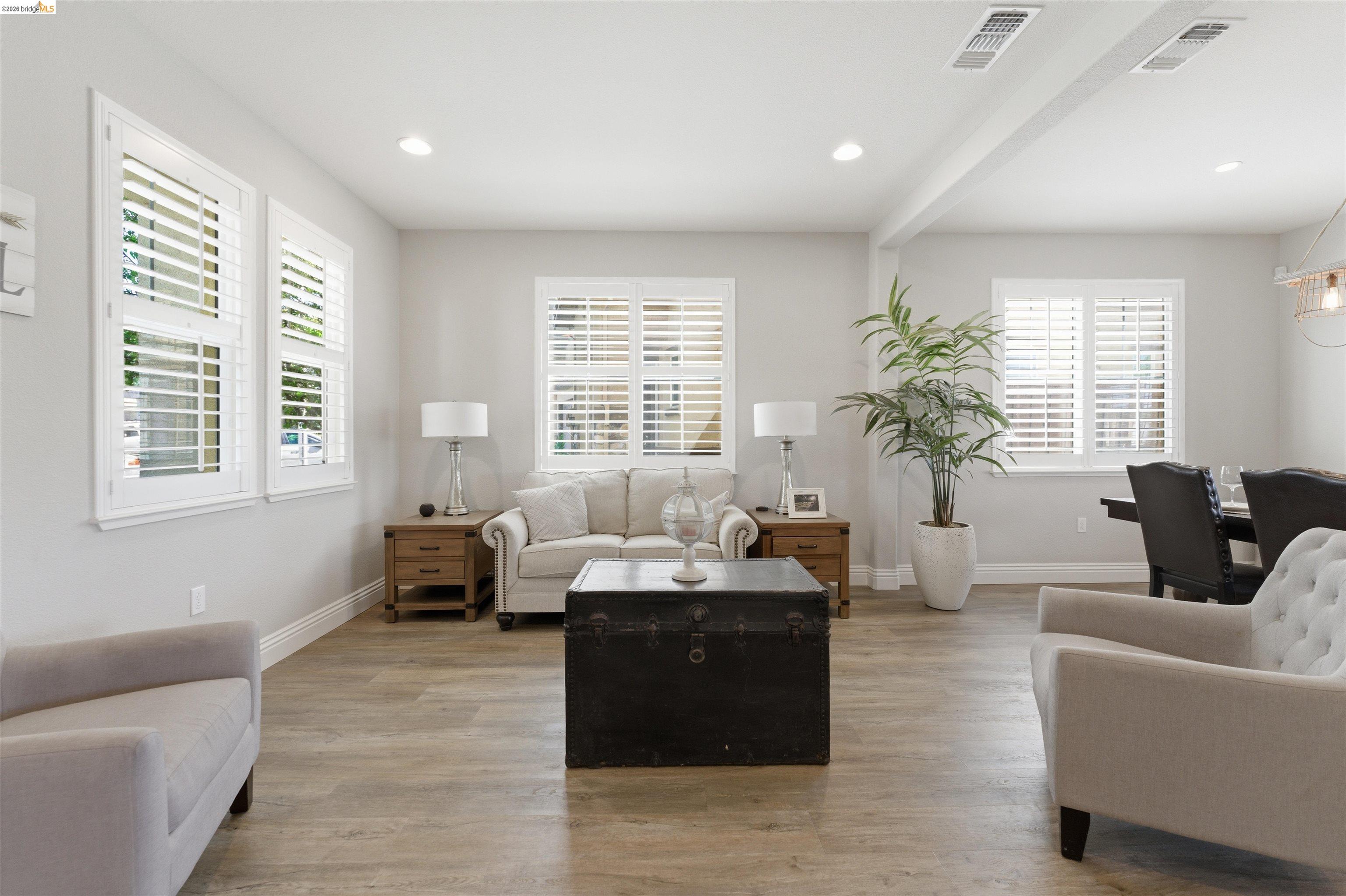 Detail Gallery Image 6 of 41 For 72 Greystone Pl, Pittsburg,  CA 94565 - 4 Beds | 2/1 Baths