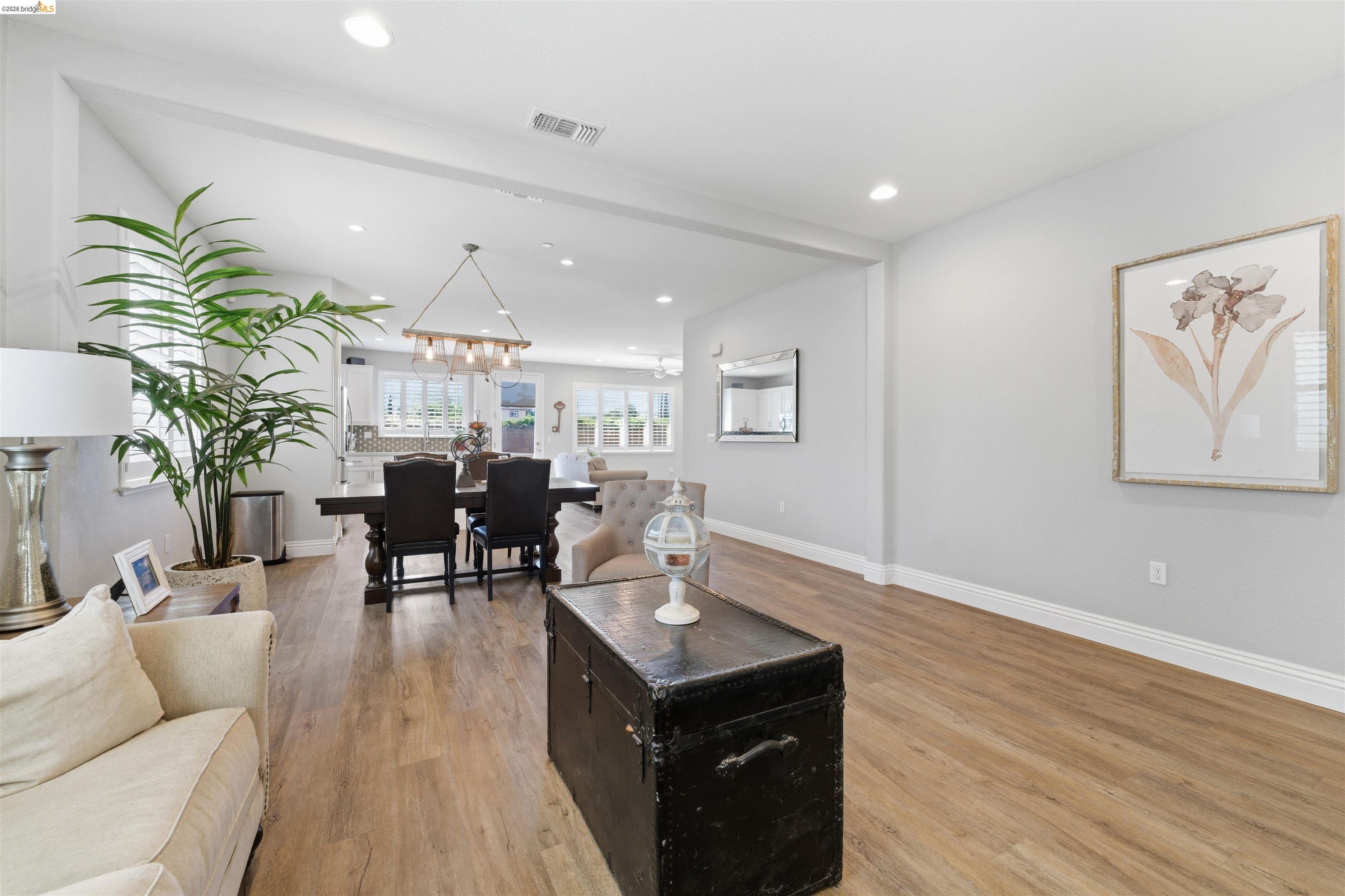 Detail Gallery Image 8 of 41 For 72 Greystone Pl, Pittsburg,  CA 94565 - 4 Beds | 2/1 Baths