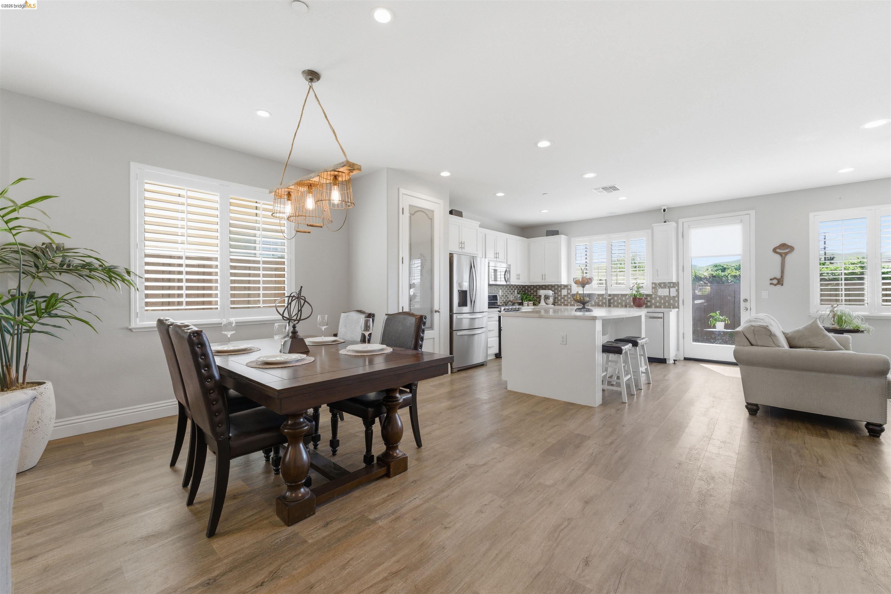 Detail Gallery Image 10 of 41 For 72 Greystone Pl, Pittsburg,  CA 94565 - 4 Beds | 2/1 Baths