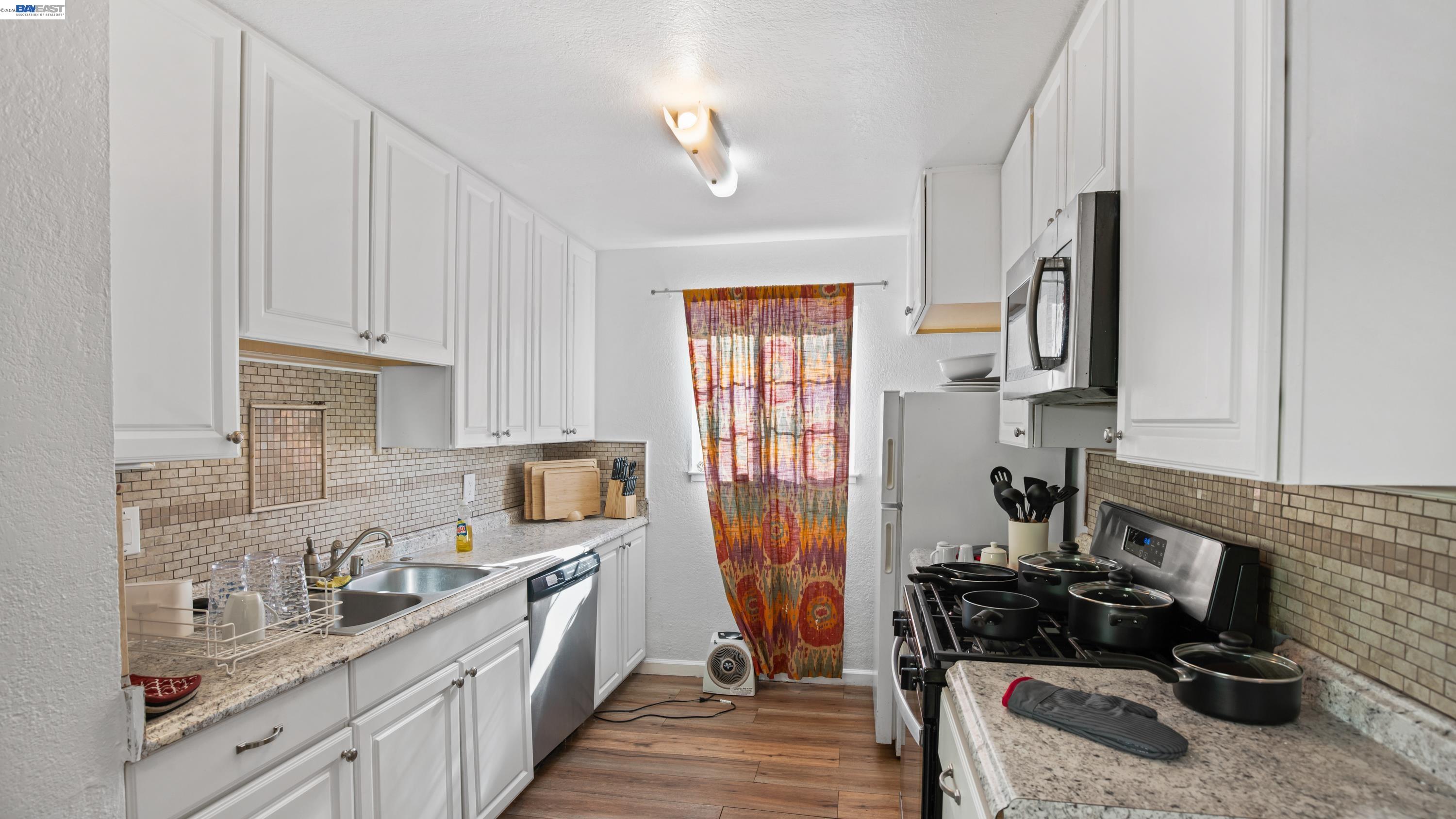 Detail Gallery Image 9 of 25 For 431 Hilton Ave, Vallejo,  CA 94591 - 2 Beds | 1 Baths