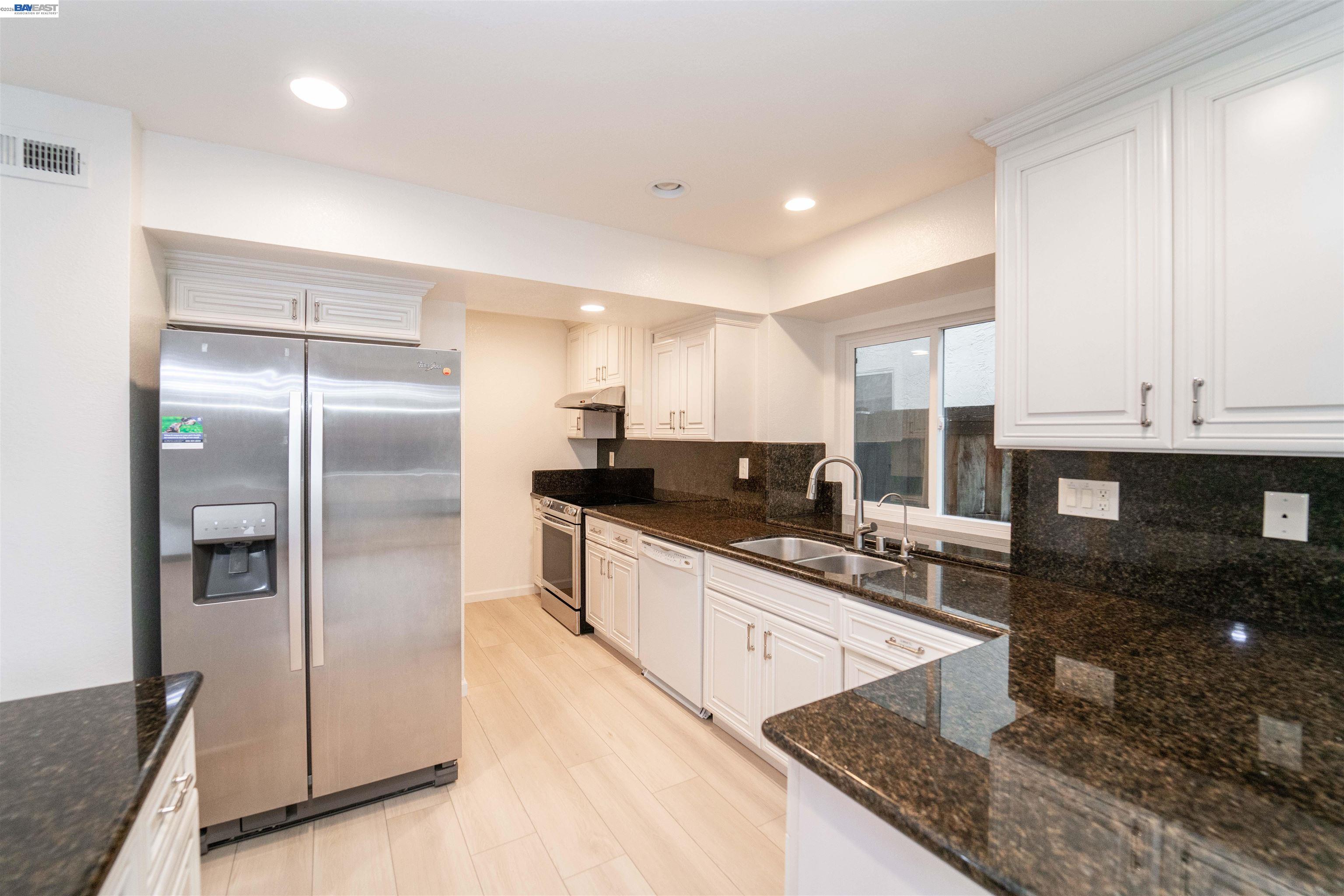 Detail Gallery Image 5 of 28 For 6156 Corte Padre, Pleasanton,  CA 94566-5883 - 3 Beds | 2/1 Baths