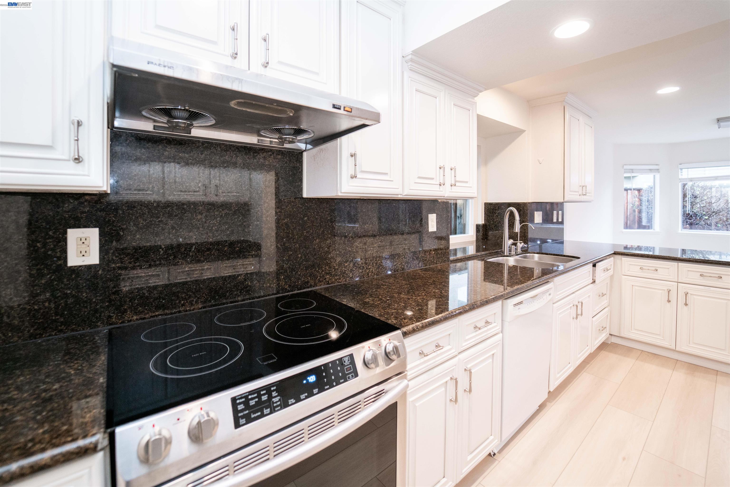 Detail Gallery Image 7 of 28 For 6156 Corte Padre, Pleasanton,  CA 94566-5883 - 3 Beds | 2/1 Baths