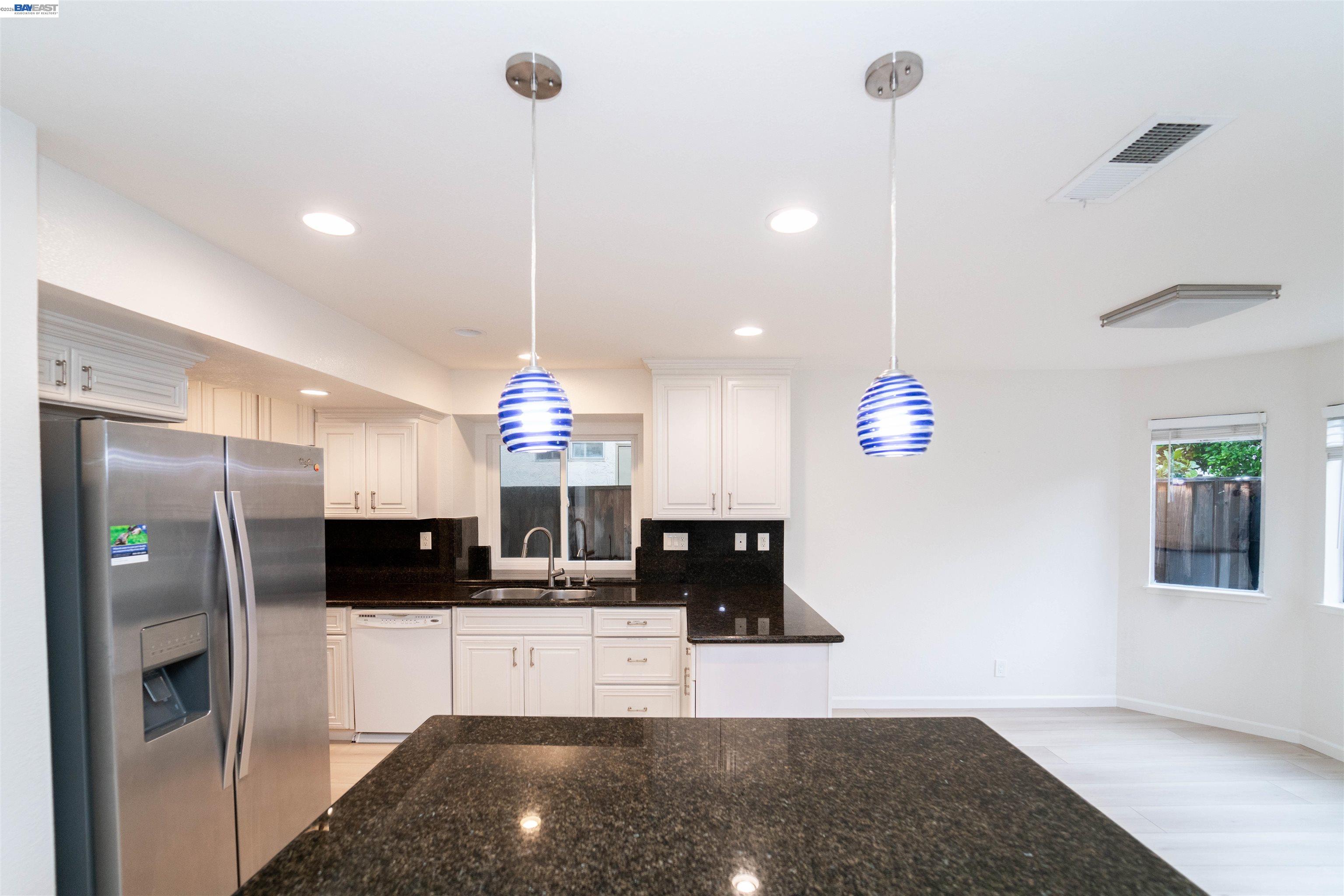 Detail Gallery Image 10 of 28 For 6156 Corte Padre, Pleasanton,  CA 94566-5883 - 3 Beds | 2/1 Baths