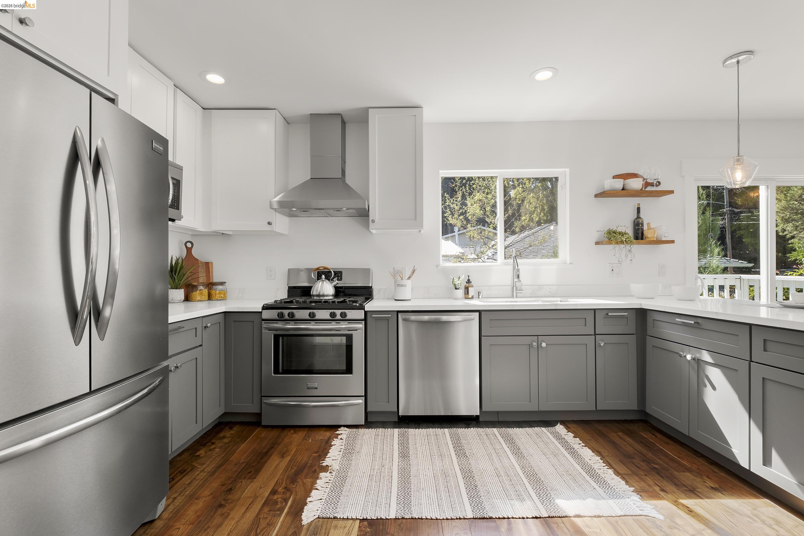 Detail Gallery Image 11 of 55 For 3920 Edgemoor Pl, Oakland,  CA 94605 - 4 Beds | 2/1 Baths