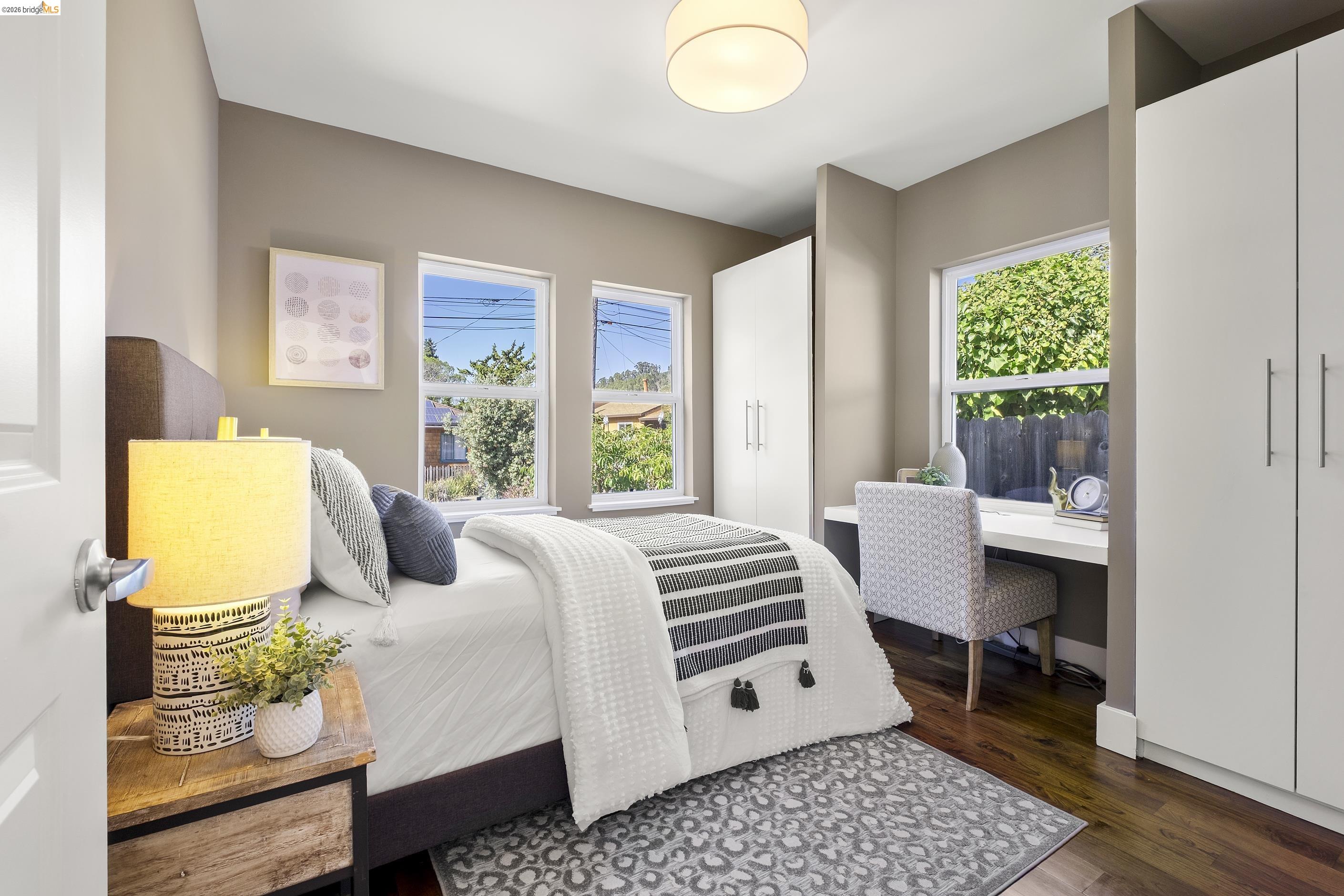 Detail Gallery Image 13 of 55 For 3920 Edgemoor Pl, Oakland,  CA 94605 - 4 Beds | 2/1 Baths