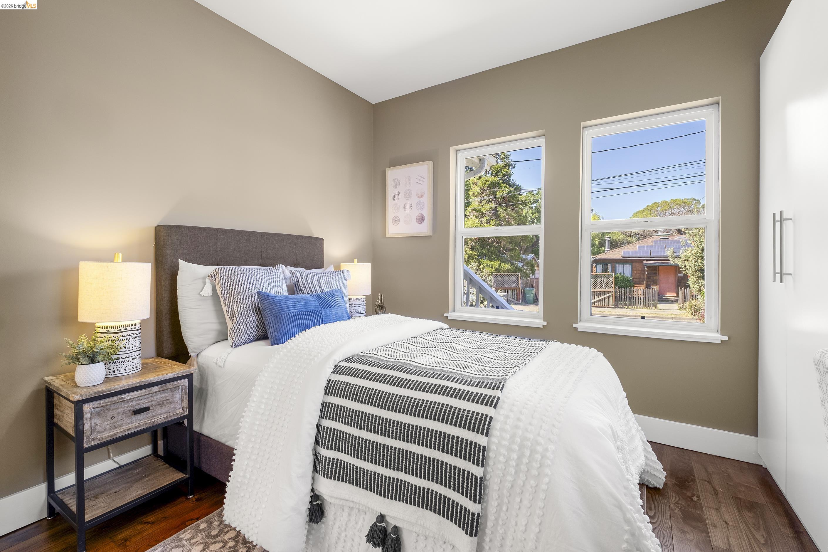 Detail Gallery Image 14 of 55 For 3920 Edgemoor Pl, Oakland,  CA 94605 - 4 Beds | 2/1 Baths