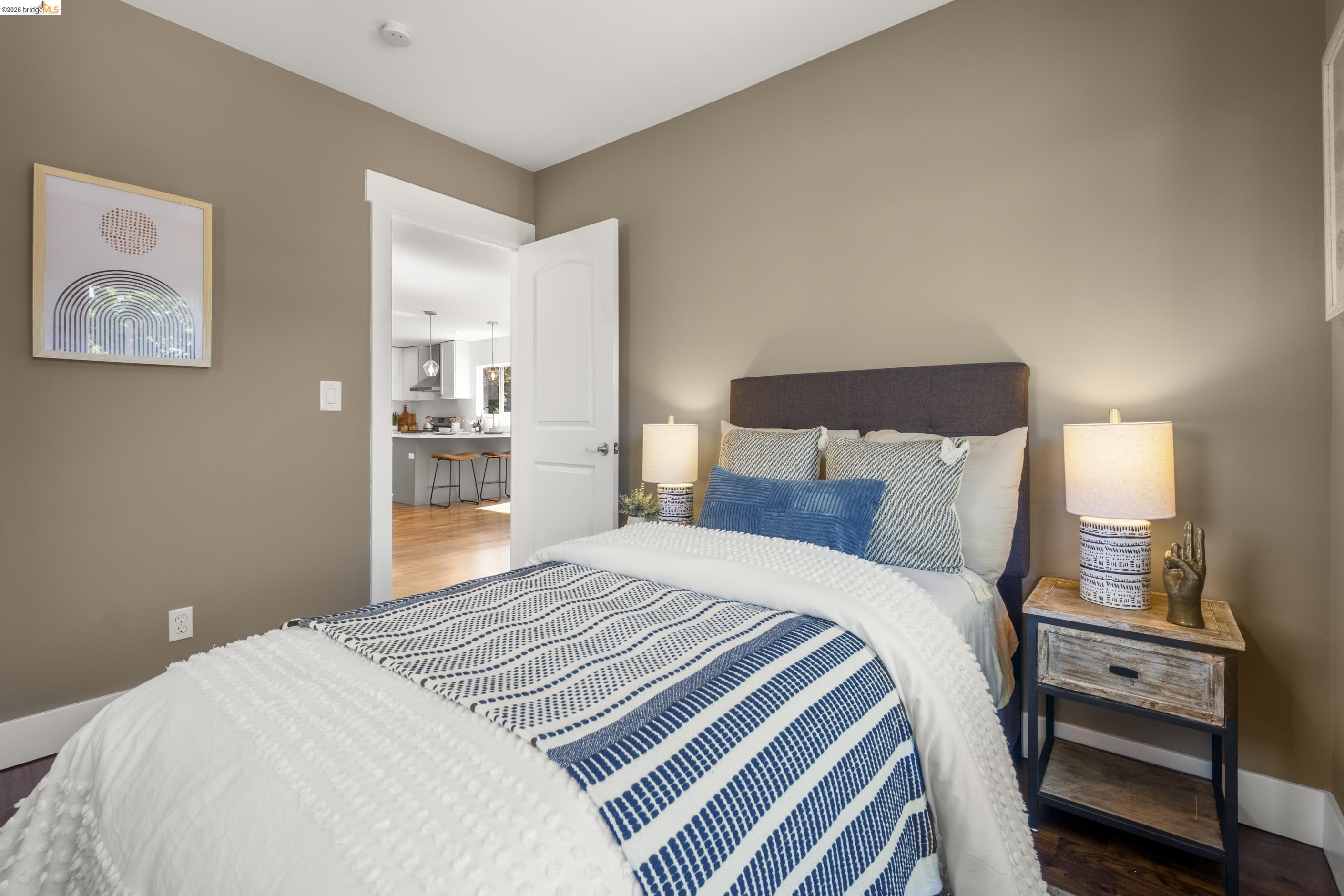 Detail Gallery Image 15 of 55 For 3920 Edgemoor Pl, Oakland,  CA 94605 - 4 Beds | 2/1 Baths