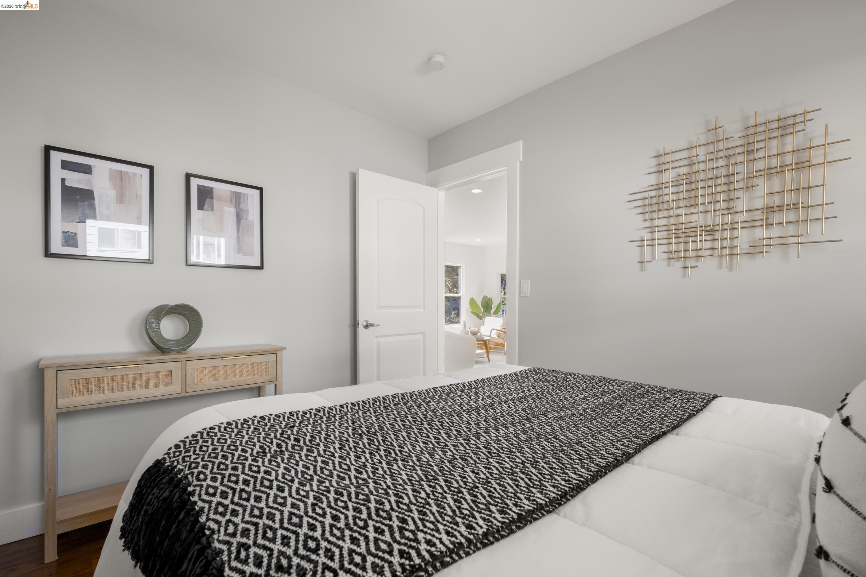 Detail Gallery Image 20 of 55 For 3920 Edgemoor Pl, Oakland,  CA 94605 - 4 Beds | 2/1 Baths