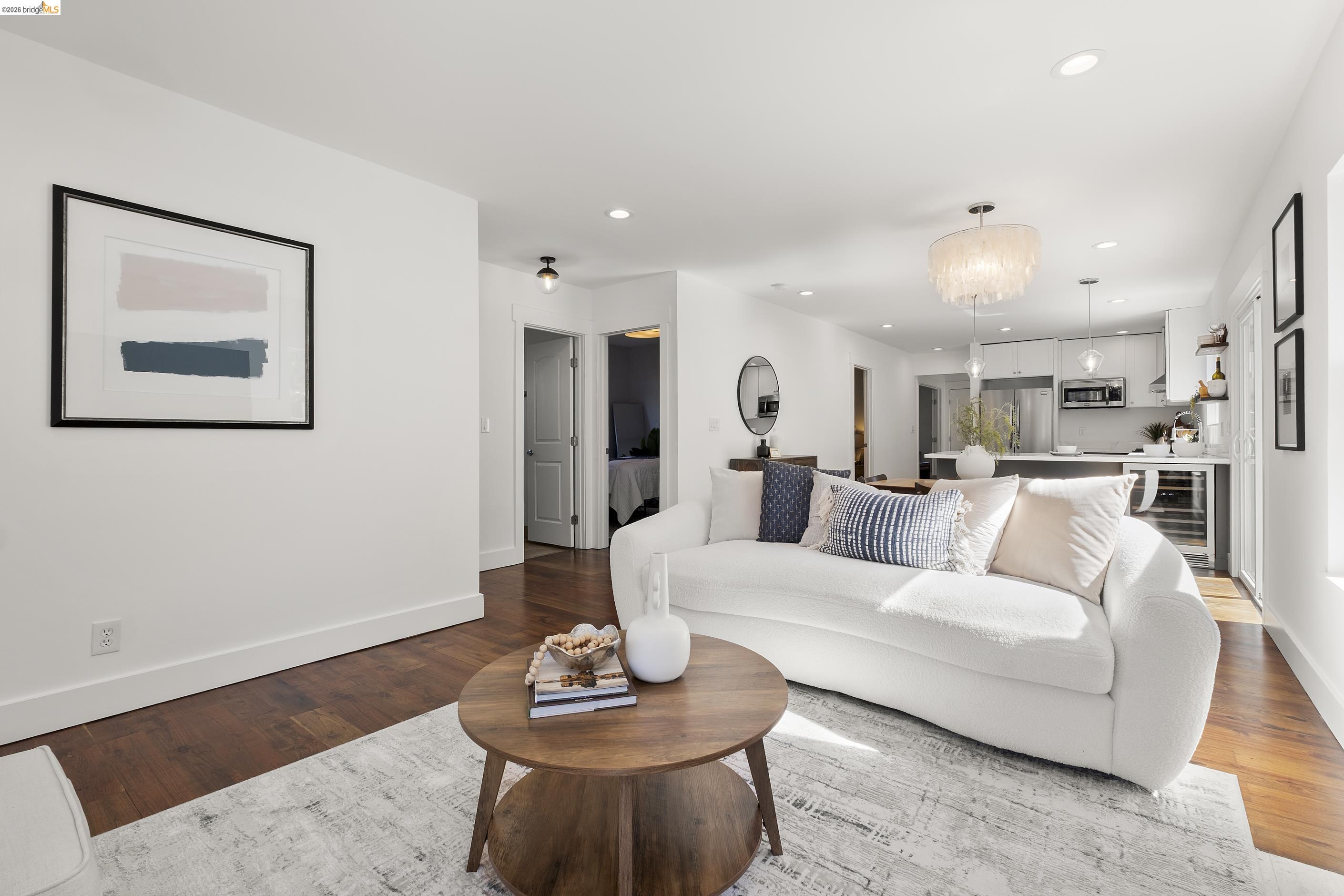 Detail Gallery Image 3 of 55 For 3920 Edgemoor Pl, Oakland,  CA 94605 - 4 Beds | 2/1 Baths