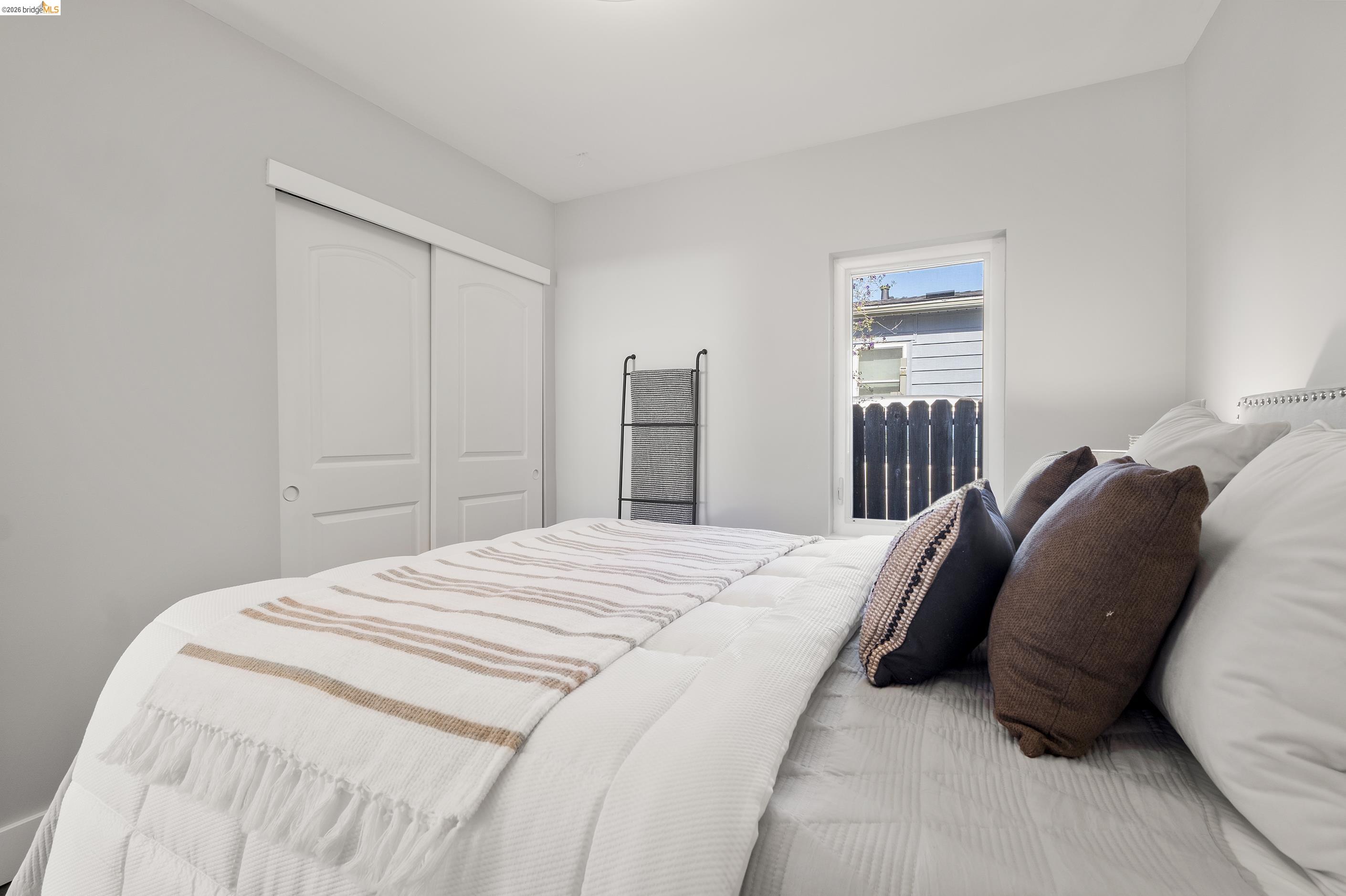 Detail Gallery Image 23 of 55 For 3920 Edgemoor Pl, Oakland,  CA 94605 - 4 Beds | 2/1 Baths