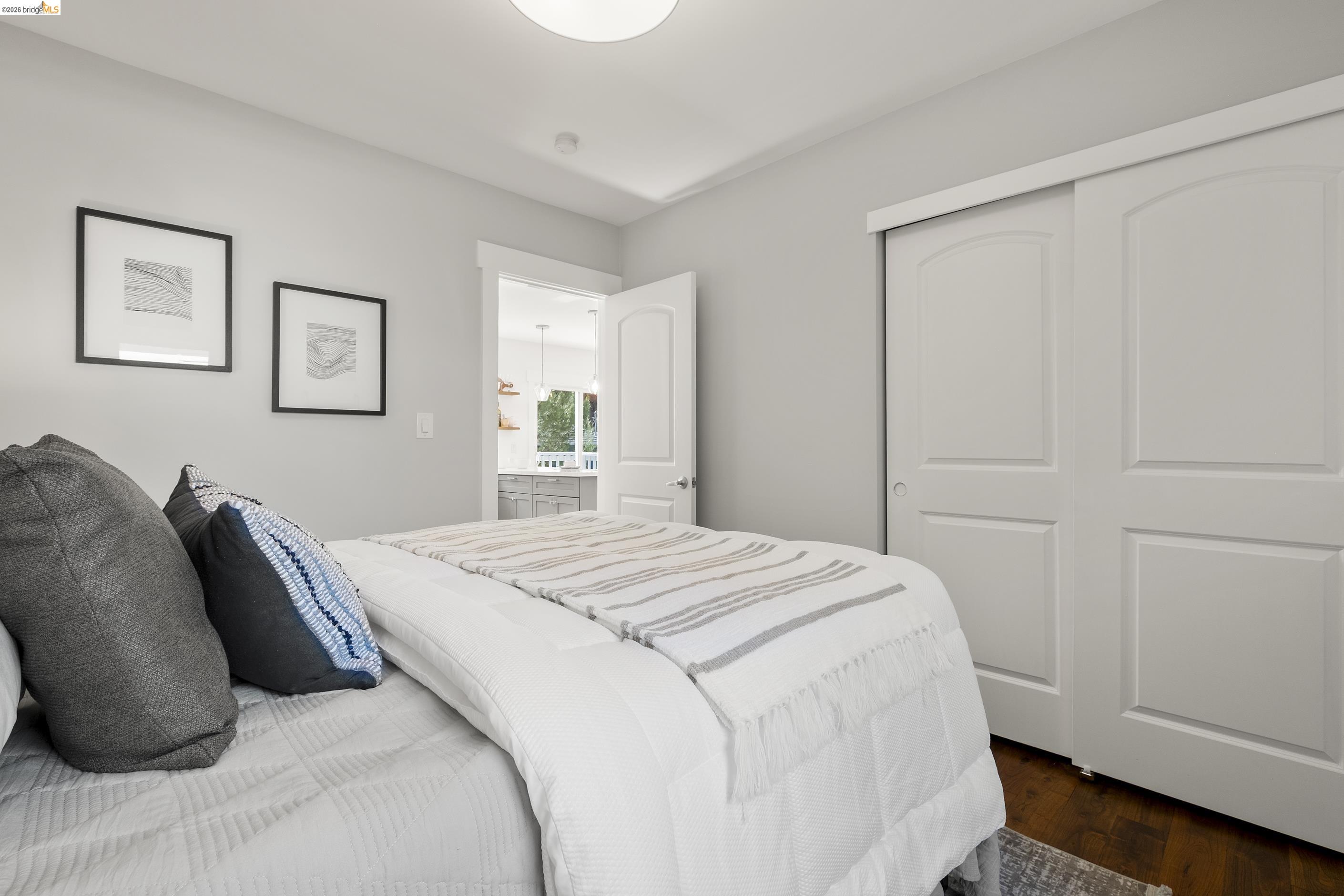 Detail Gallery Image 24 of 55 For 3920 Edgemoor Pl, Oakland,  CA 94605 - 4 Beds | 2/1 Baths