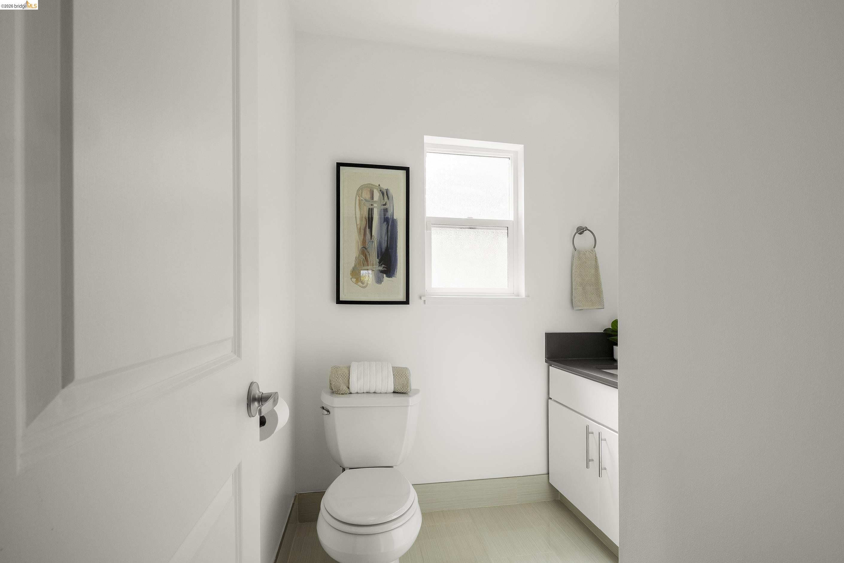 Detail Gallery Image 27 of 55 For 3920 Edgemoor Pl, Oakland,  CA 94605 - 4 Beds | 2/1 Baths