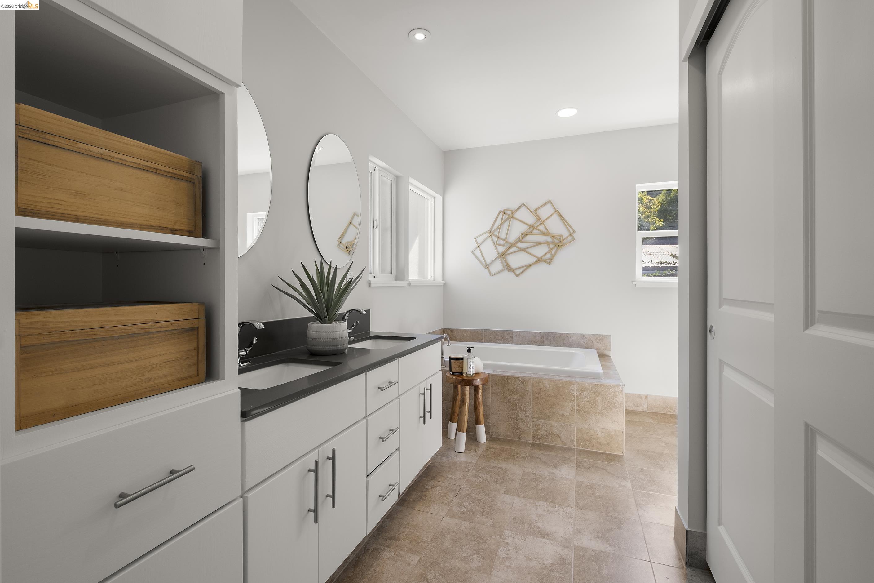 Detail Gallery Image 31 of 55 For 3920 Edgemoor Pl, Oakland,  CA 94605 - 4 Beds | 2/1 Baths