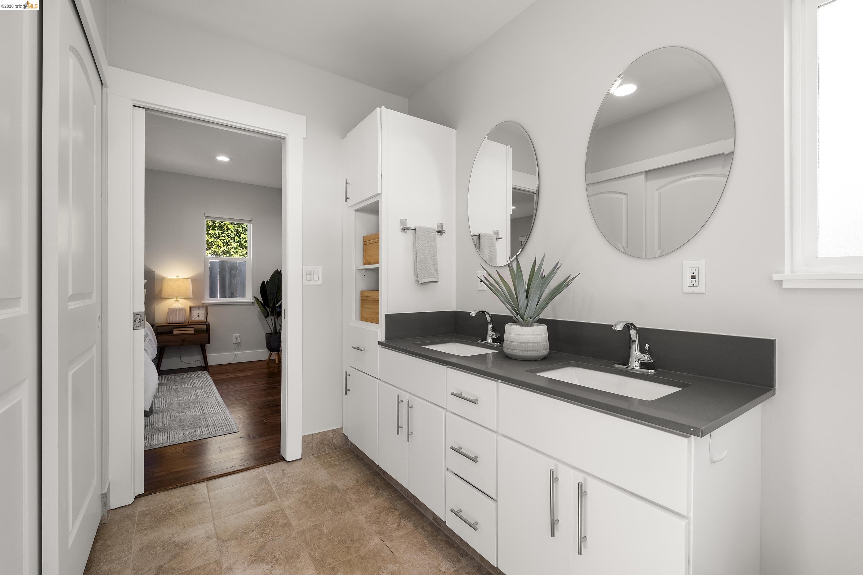 Detail Gallery Image 32 of 55 For 3920 Edgemoor Pl, Oakland,  CA 94605 - 4 Beds | 2/1 Baths