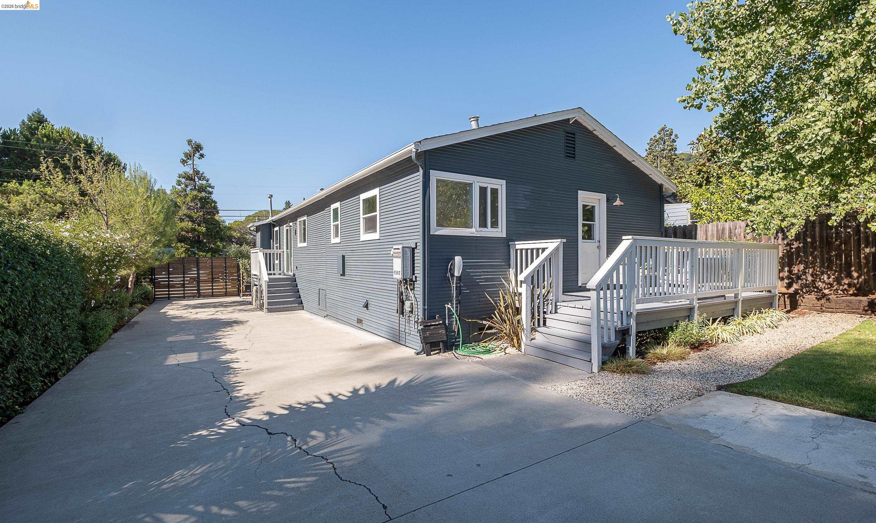 Detail Gallery Image 37 of 55 For 3920 Edgemoor Pl, Oakland,  CA 94605 - 4 Beds | 2/1 Baths