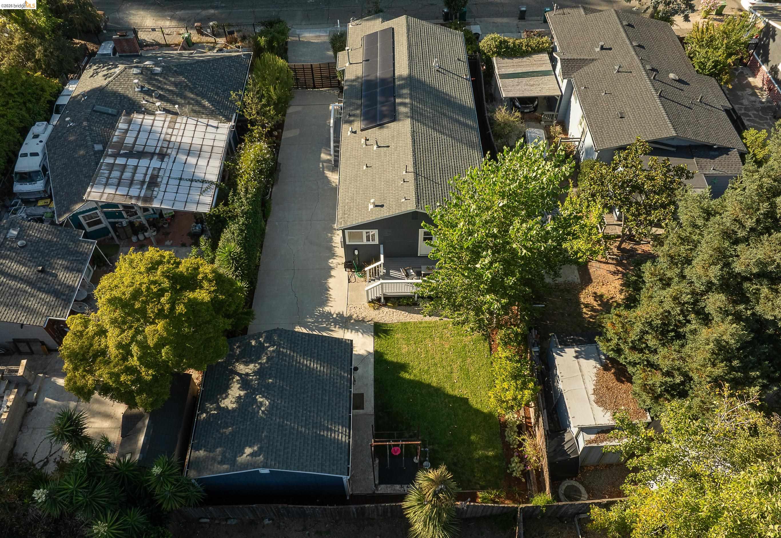 Detail Gallery Image 47 of 55 For 3920 Edgemoor Pl, Oakland,  CA 94605 - 4 Beds | 2/1 Baths