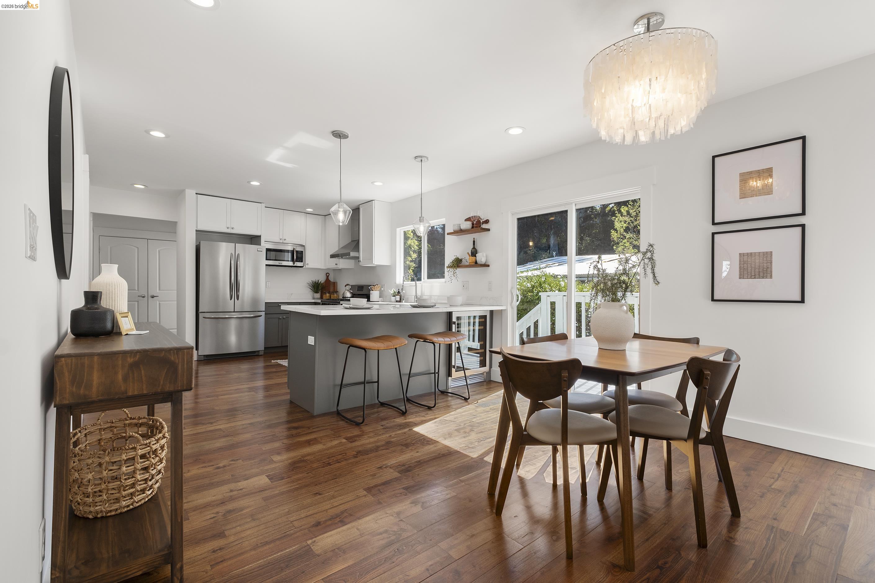 Detail Gallery Image 6 of 55 For 3920 Edgemoor Pl, Oakland,  CA 94605 - 4 Beds | 2/1 Baths