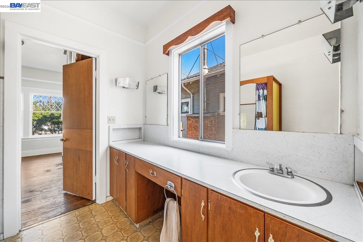 Detail Gallery Image 11 of 51 For 2463 6th St, Livermore,  CA 94550 - 3 Beds | 2 Baths