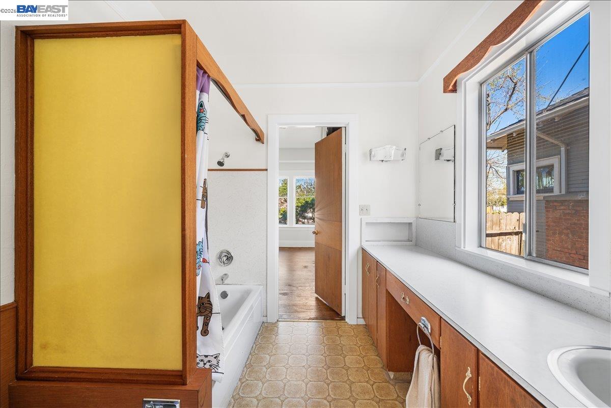 Detail Gallery Image 13 of 51 For 2463 6th St, Livermore,  CA 94550 - 3 Beds | 2 Baths