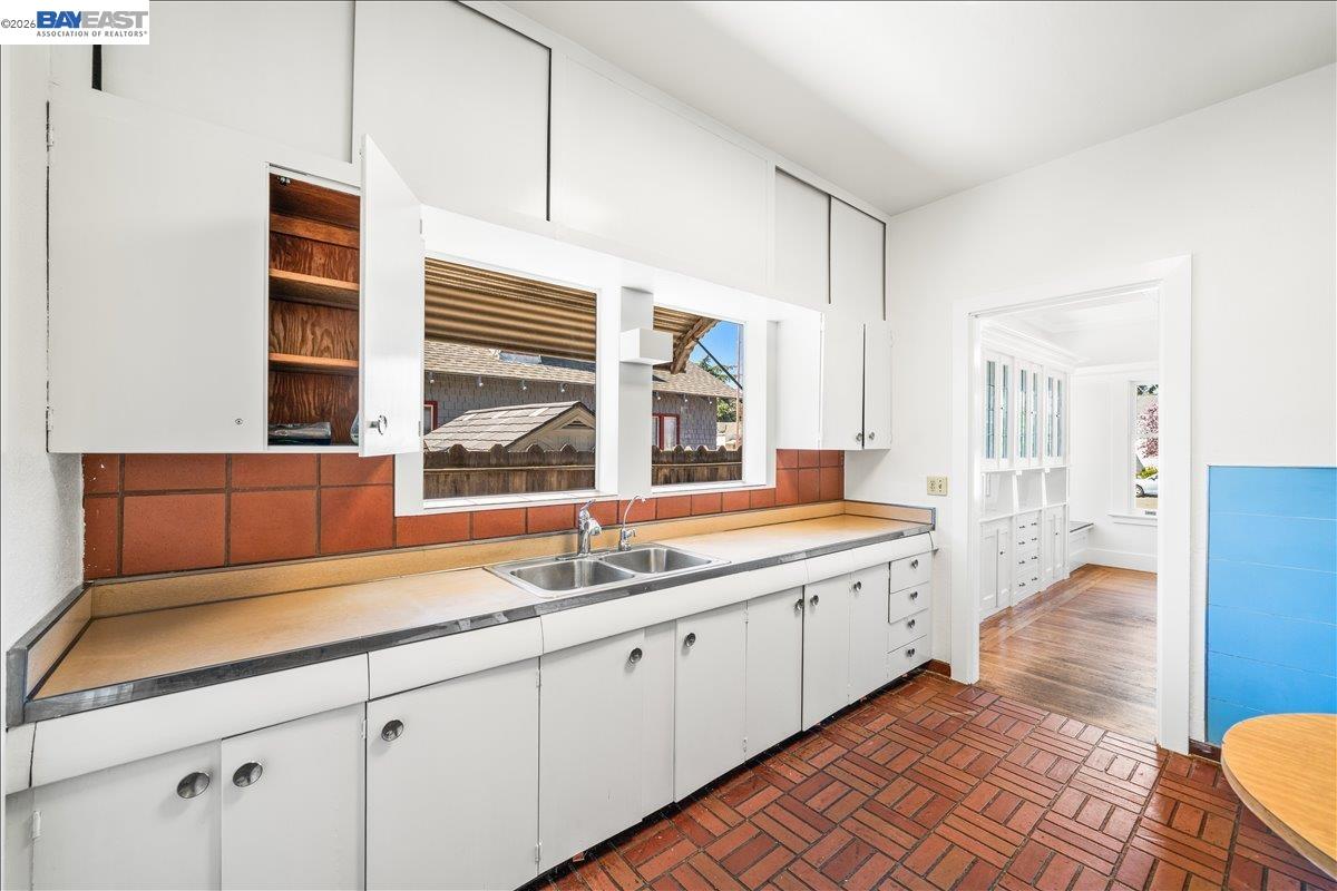 Detail Gallery Image 8 of 51 For 2463 6th St, Livermore,  CA 94550 - 3 Beds | 2 Baths