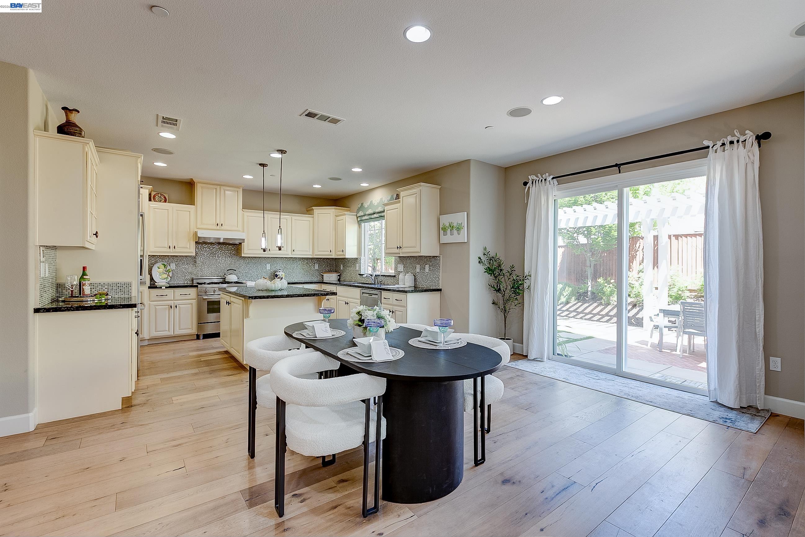 Detail Gallery Image 26 of 60 For 3956 Jordan Ranch Dr, Dublin,  CA 94568 - 5 Beds | 3 Baths