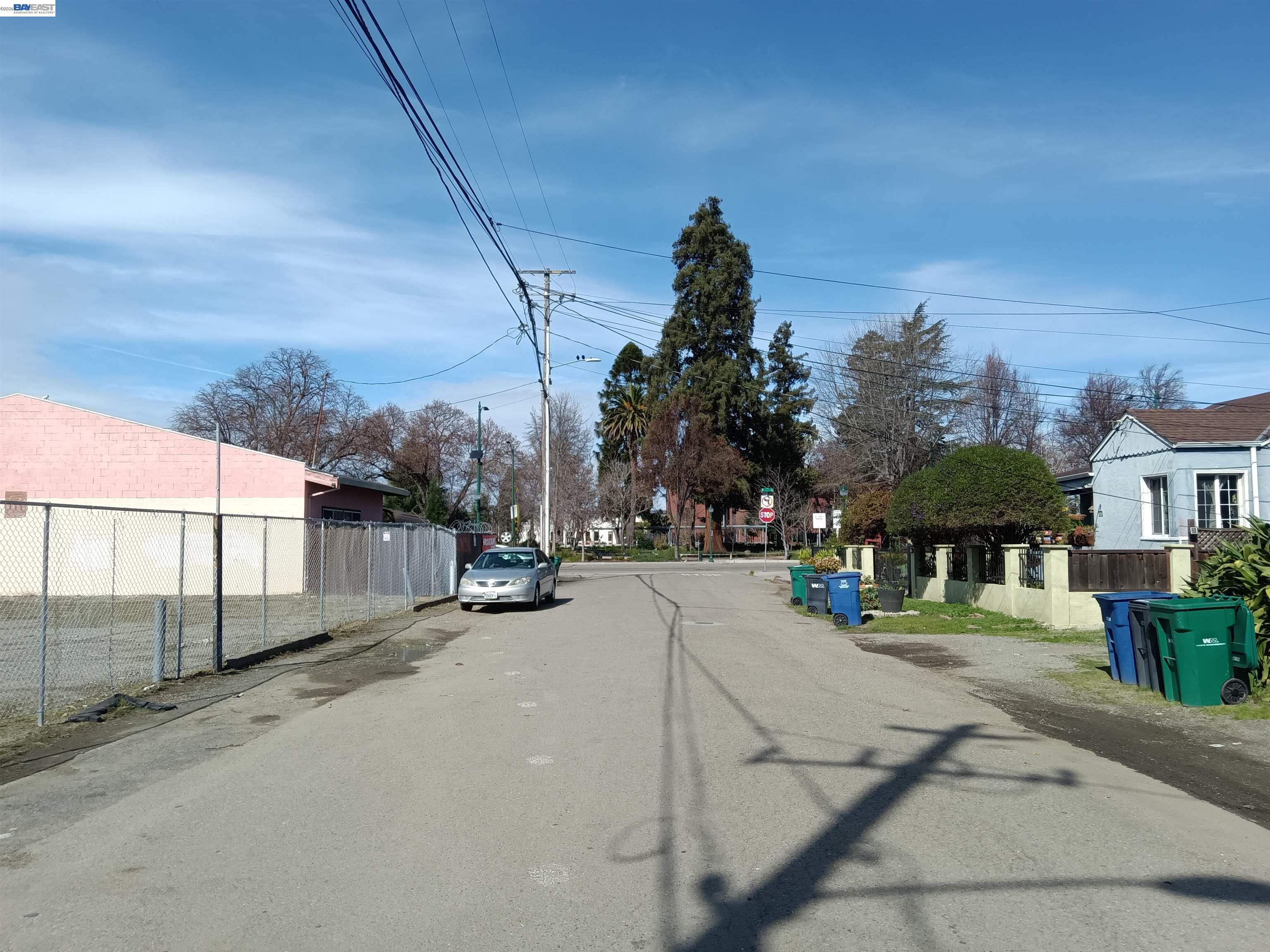 Detail Gallery Image 6 of 8 For 22836 Watkins St, Hayward,  CA 94541 - – Beds | – Baths