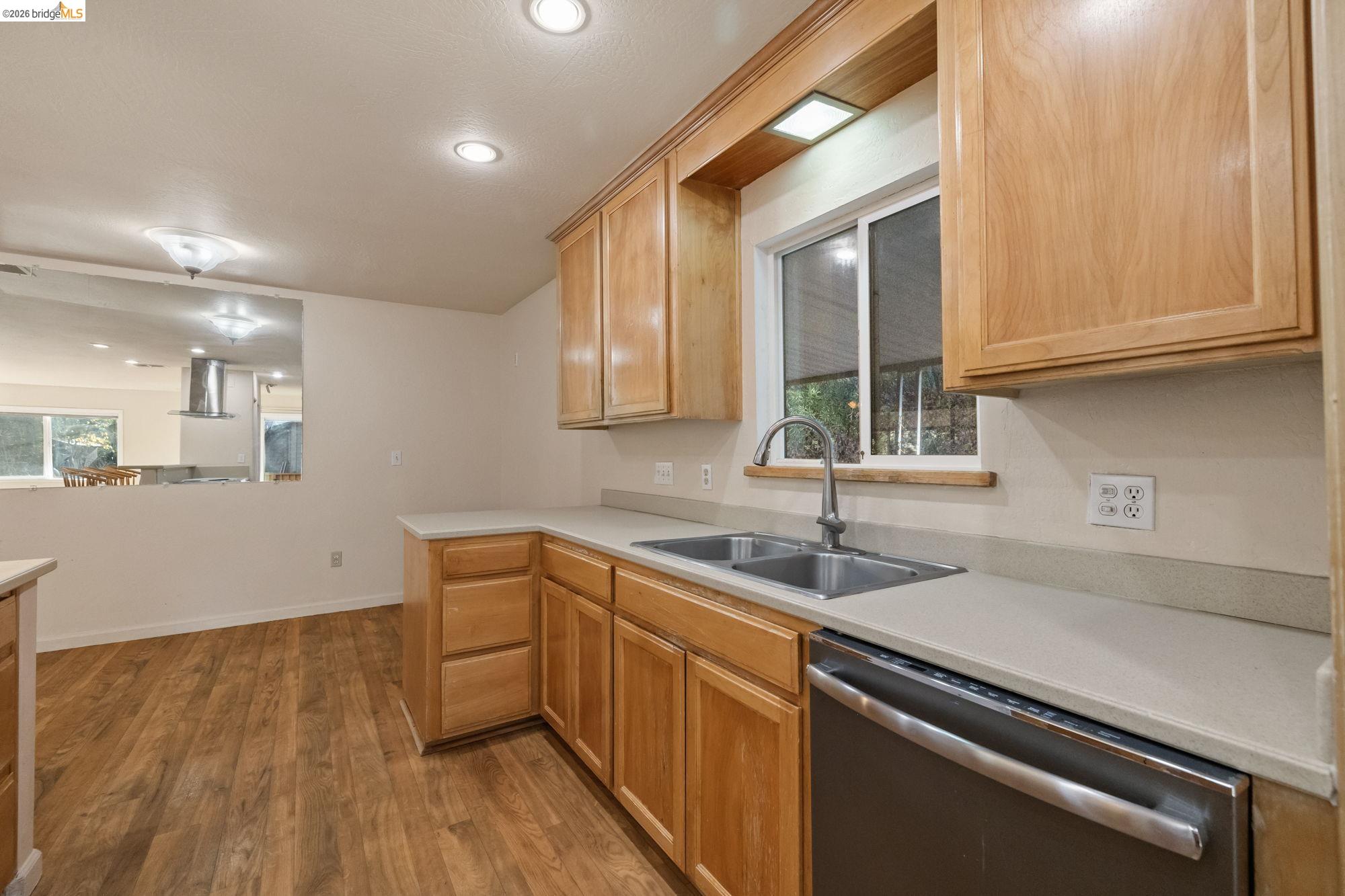 Detail Gallery Image 9 of 31 For 13904 Tuolumne Rd, Sonora,  CA 95370 - 2 Beds | 2 Baths