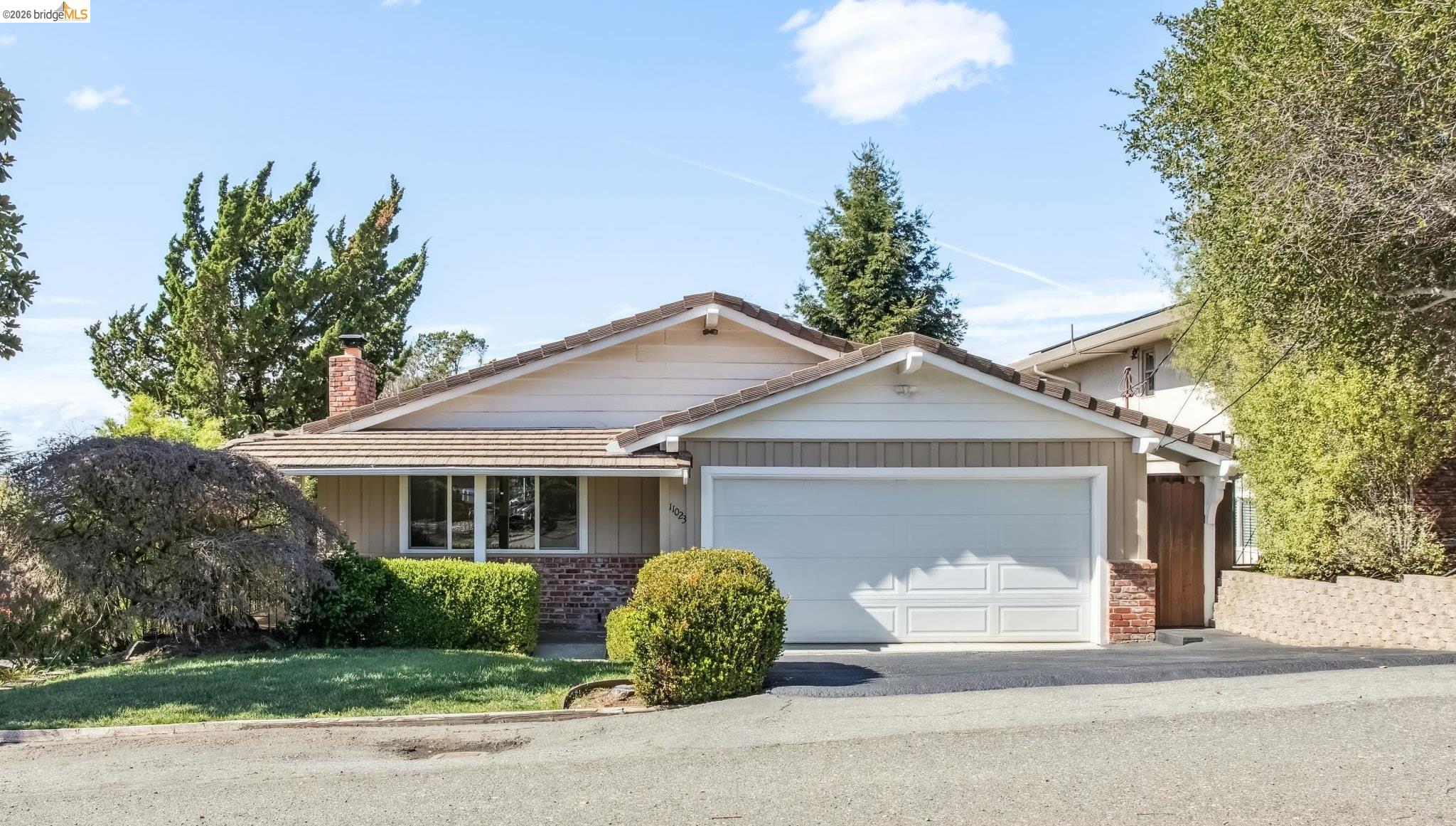 Detail Gallery Image 2 of 51 For 11023 Cameron Ave, Oakland,  CA 94605 - 3 Beds | 2 Baths