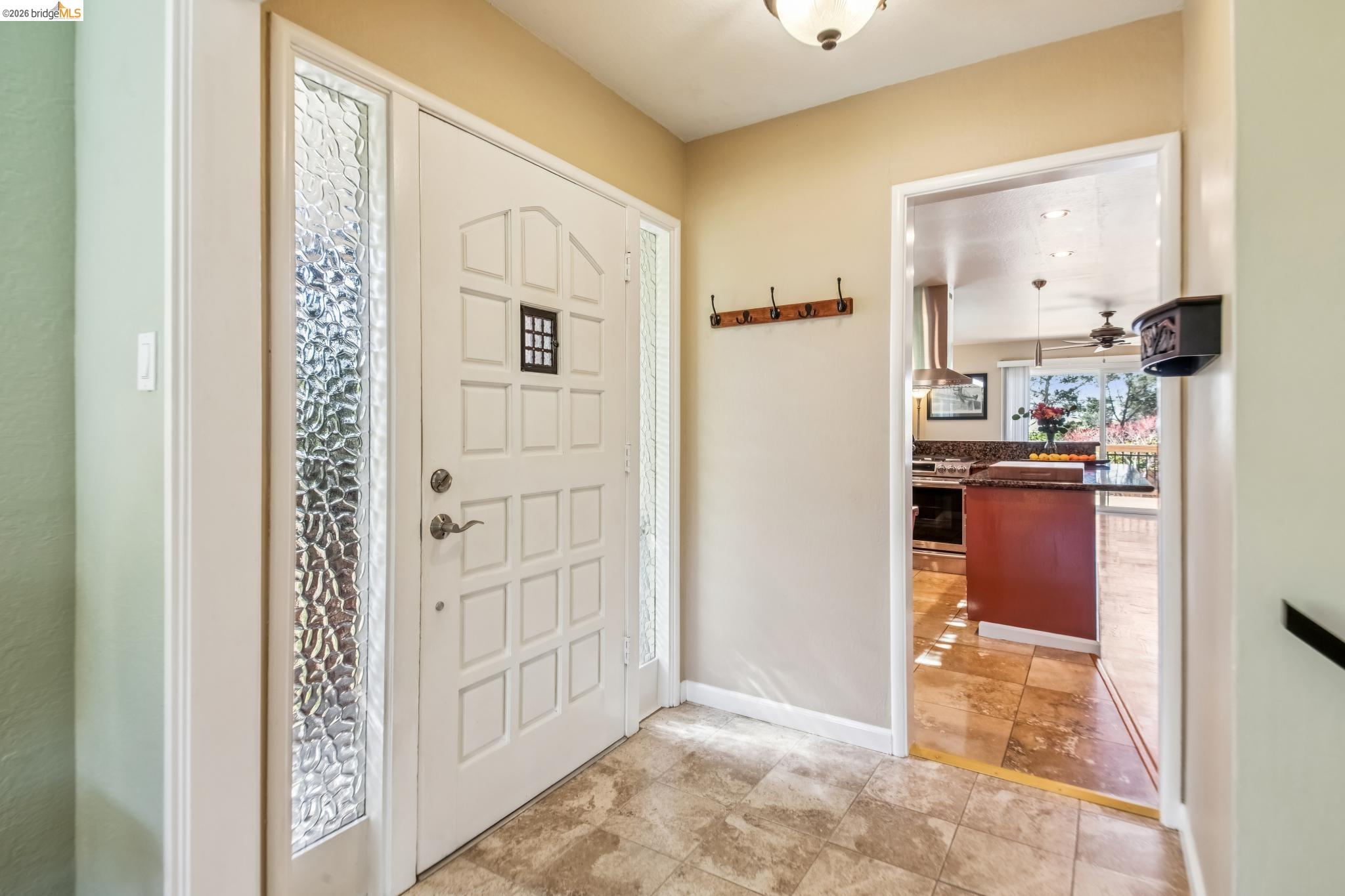 Detail Gallery Image 12 of 51 For 11023 Cameron Ave, Oakland,  CA 94605 - 3 Beds | 2 Baths