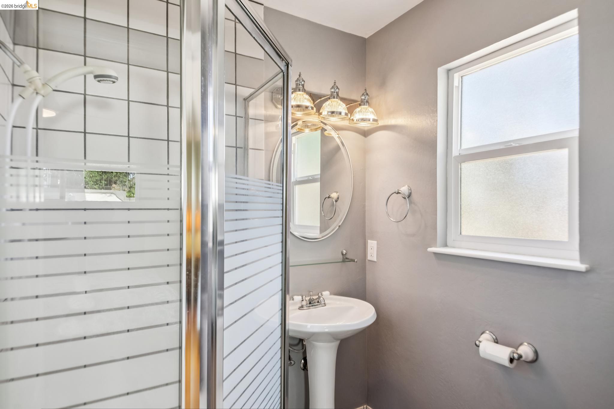 Detail Gallery Image 29 of 51 For 11023 Cameron Ave, Oakland,  CA 94605 - 3 Beds | 2 Baths