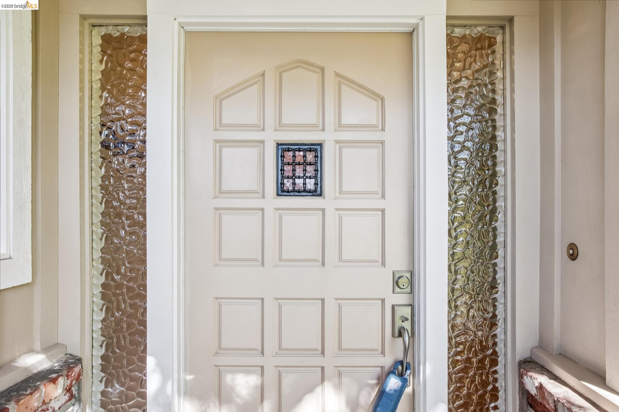 Detail Gallery Image 6 of 51 For 11023 Cameron Ave, Oakland,  CA 94605 - 3 Beds | 2 Baths