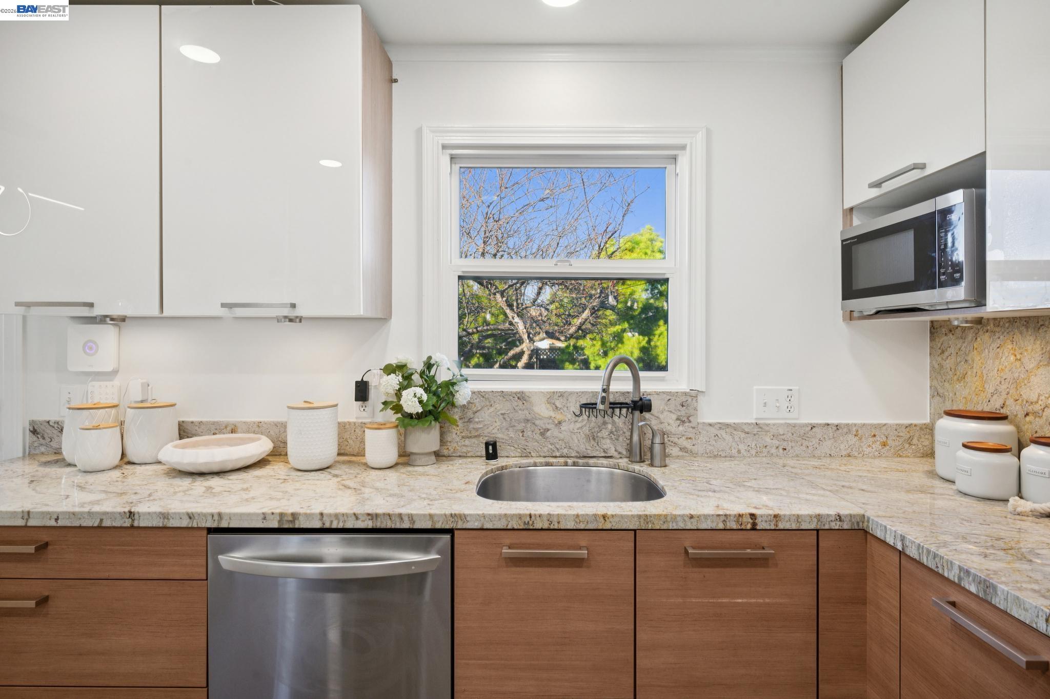 Detail Gallery Image 13 of 55 For 2690 Watson St, Castro Valley,  CA 94546 - 3 Beds | 1 Baths