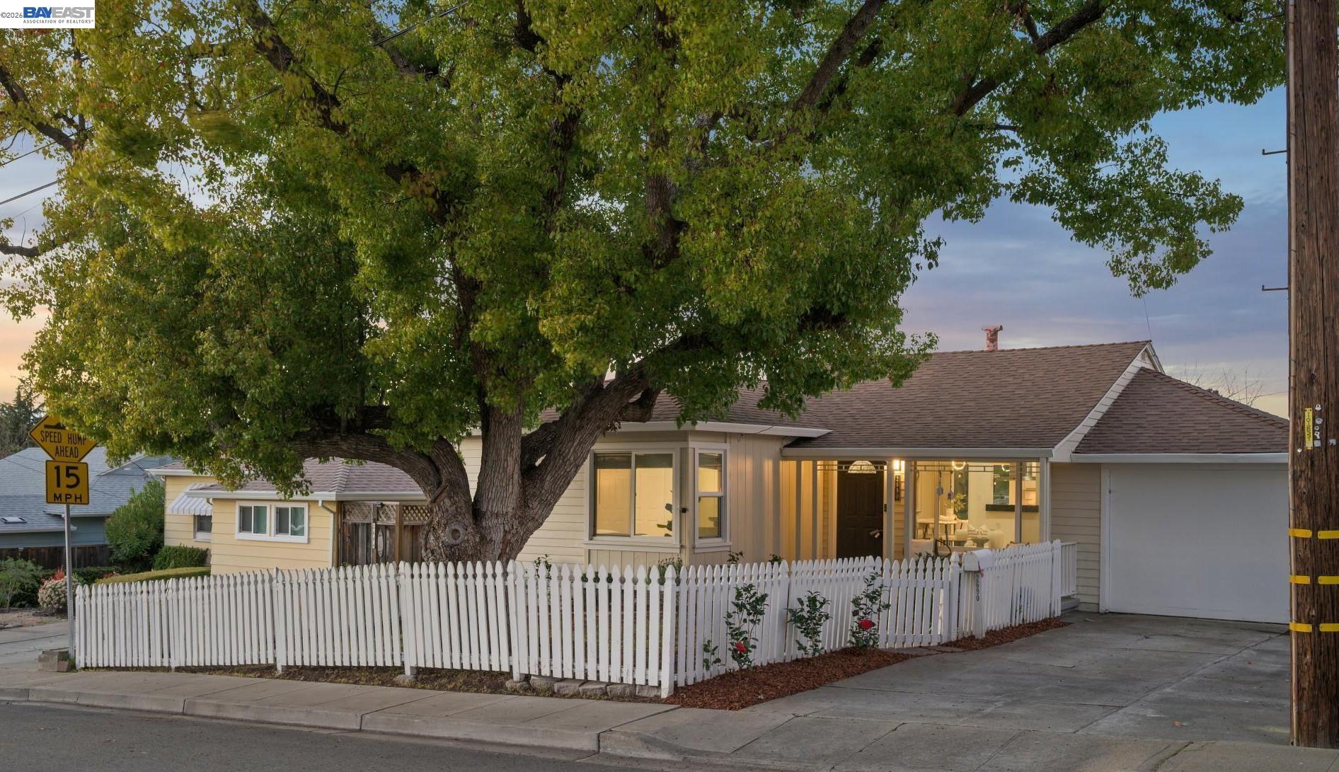 Detail Gallery Image 53 of 55 For 2690 Watson St, Castro Valley,  CA 94546 - 3 Beds | 1 Baths