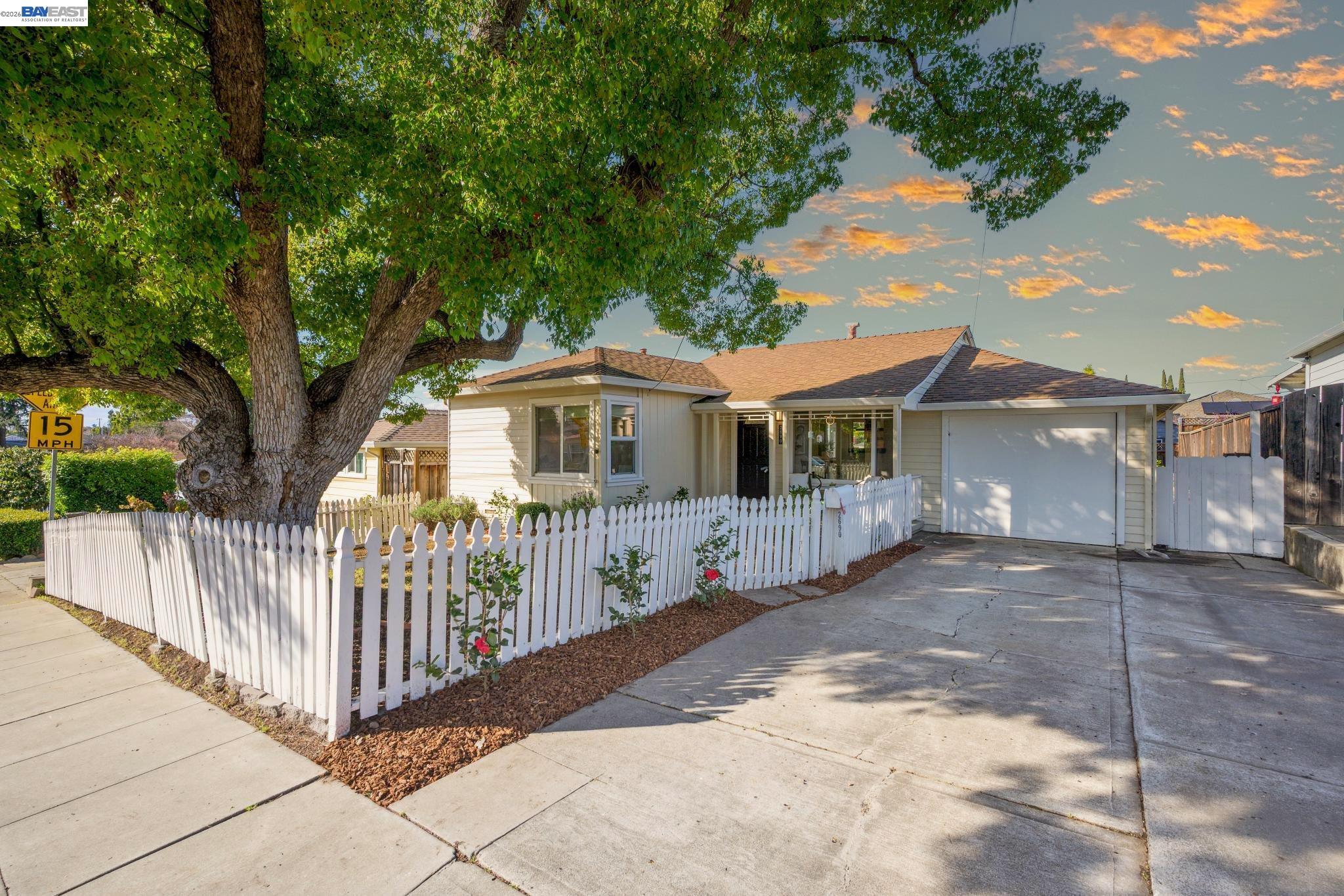 Detail Gallery Image 54 of 55 For 2690 Watson St, Castro Valley,  CA 94546 - 3 Beds | 1 Baths