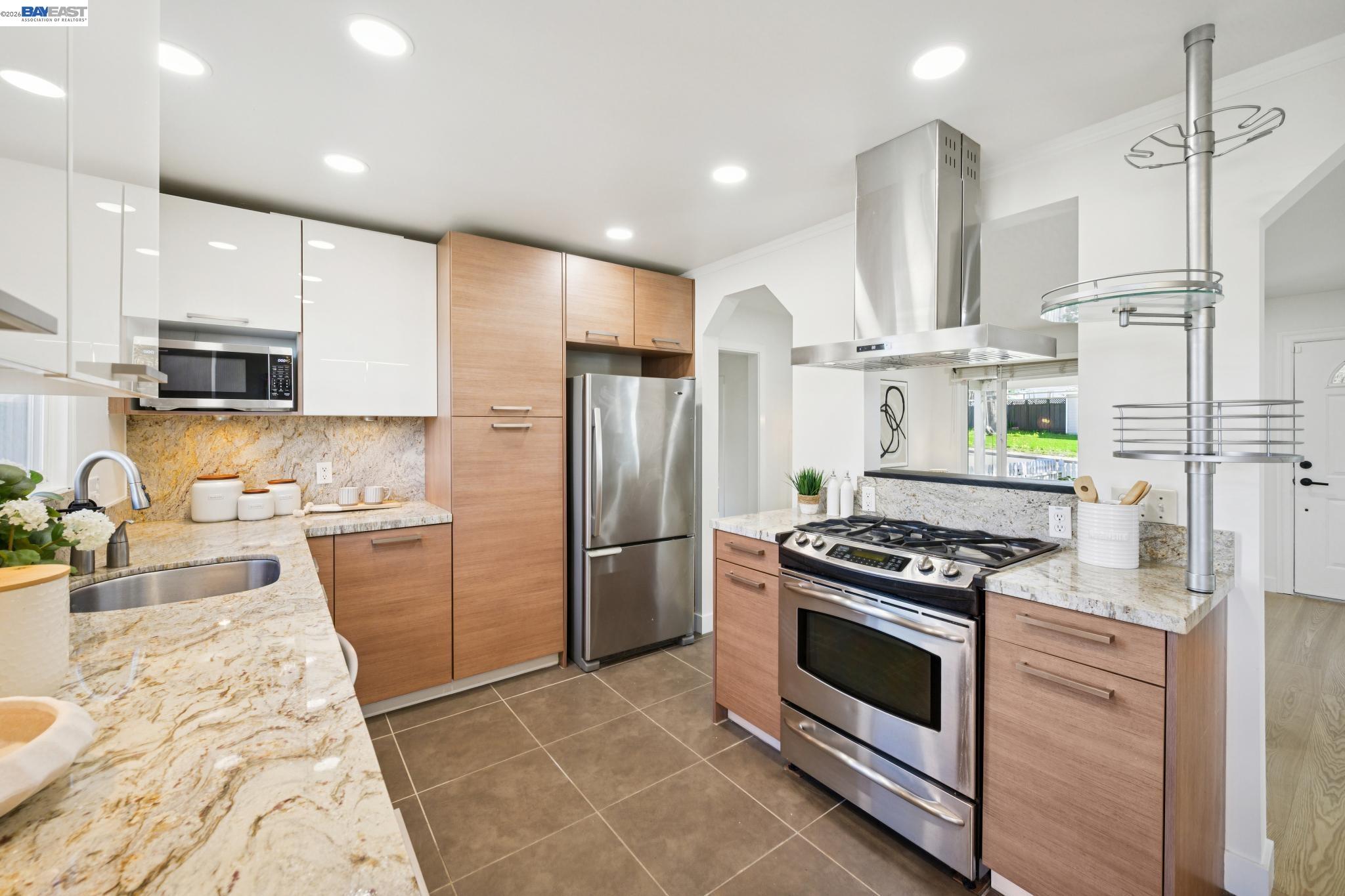 Detail Gallery Image 9 of 55 For 2690 Watson St, Castro Valley,  CA 94546 - 3 Beds | 1 Baths