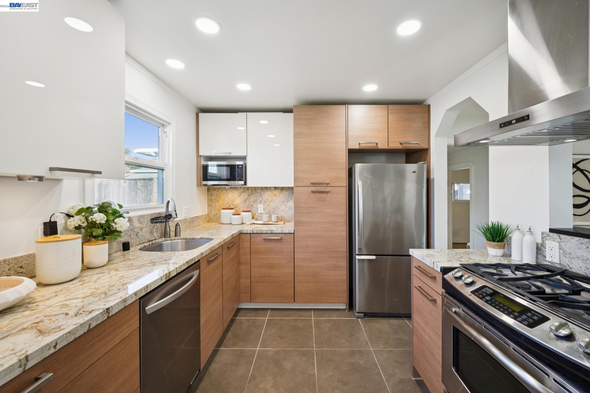 Detail Gallery Image 10 of 55 For 2690 Watson St, Castro Valley,  CA 94546 - 3 Beds | 1 Baths