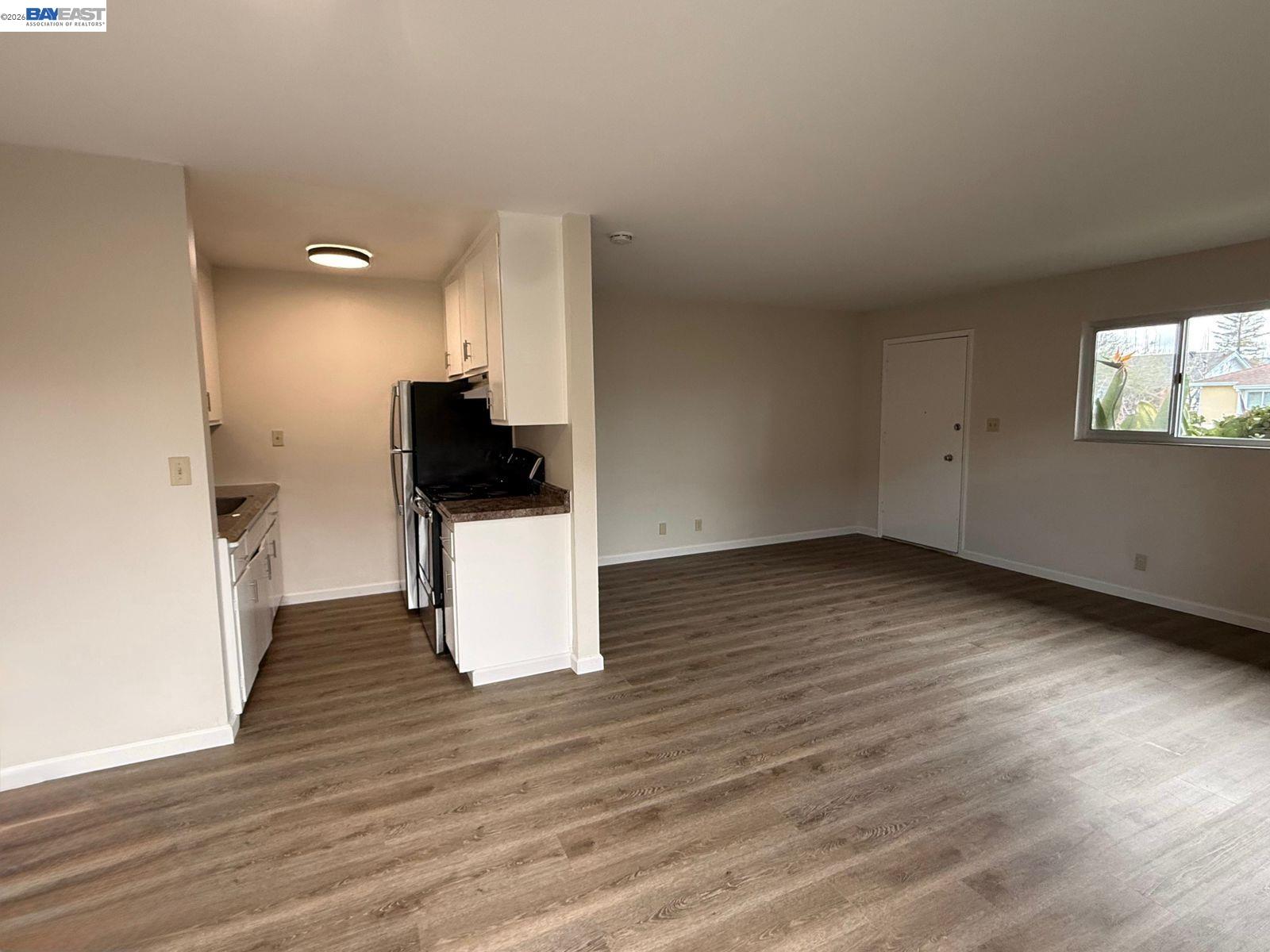 Detail Gallery Image 5 of 11 For 20293 Anita Ave #1,  Castro Valley,  CA 94546 - 3 Beds | 2 Baths