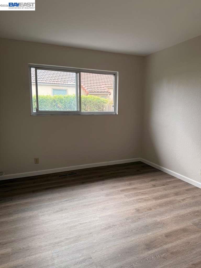 Detail Gallery Image 6 of 11 For 20293 Anita Ave #1,  Castro Valley,  CA 94546 - 3 Beds | 2 Baths