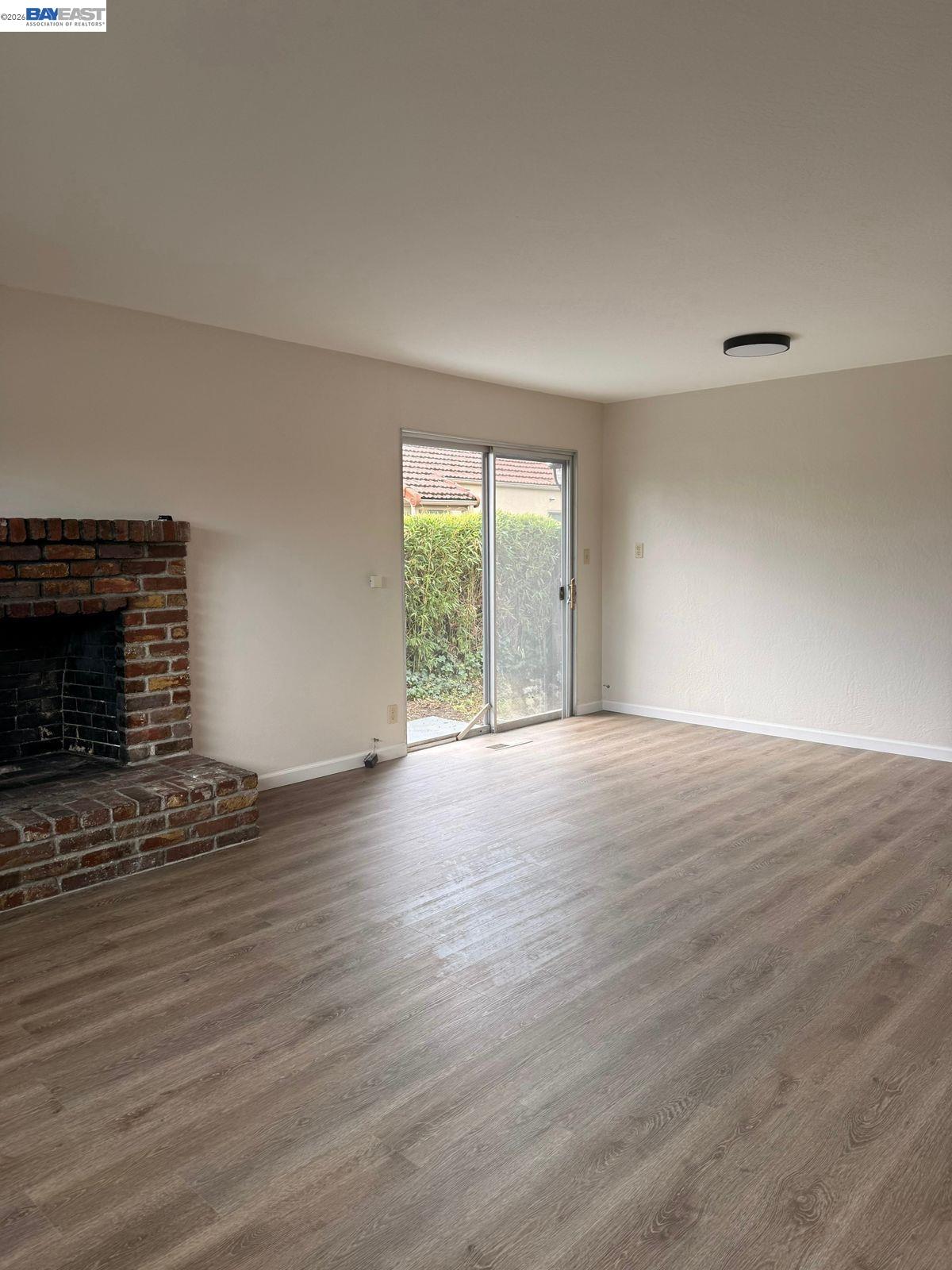 Detail Gallery Image 7 of 11 For 20293 Anita Ave #1,  Castro Valley,  CA 94546 - 3 Beds | 2 Baths