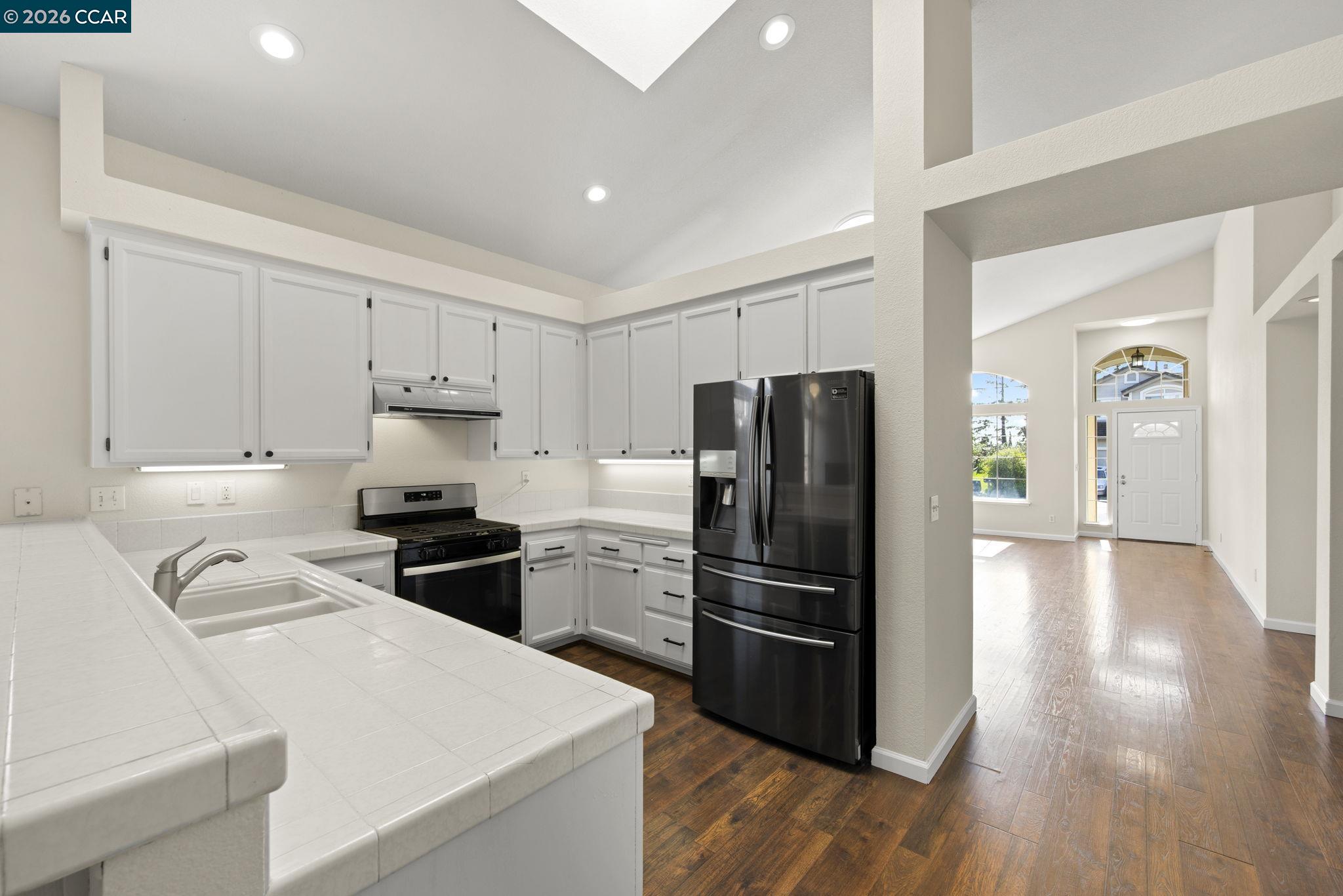 Detail Gallery Image 13 of 52 For 4221 Merced Circle, Antioch,  CA 94531 - 4 Beds | 3 Baths