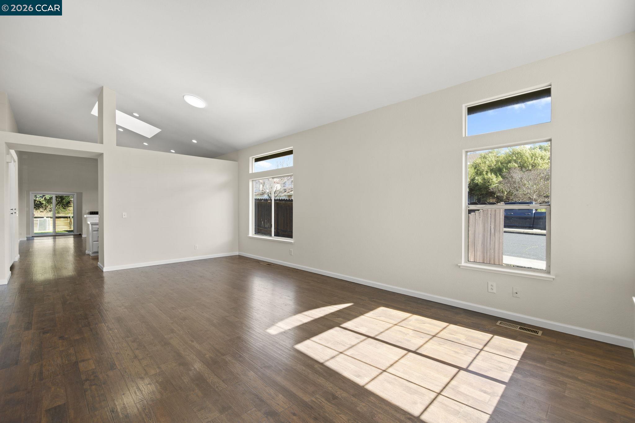 Detail Gallery Image 9 of 52 For 4221 Merced Circle, Antioch,  CA 94531 - 4 Beds | 3 Baths