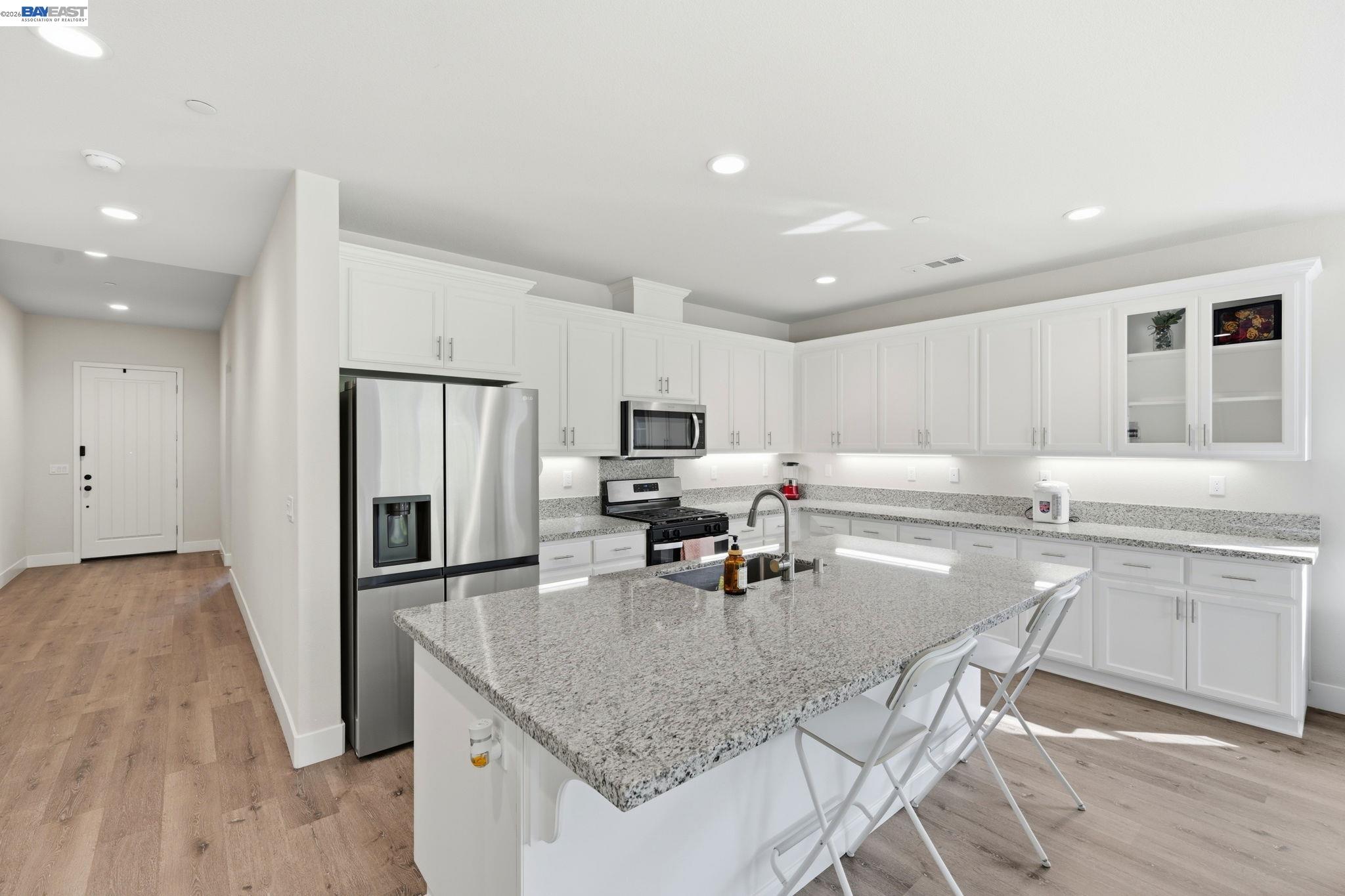 Detail Gallery Image 14 of 39 For 5444 Gray Pine Way, Antioch,  CA 94531 - 4 Beds | 3/1 Baths