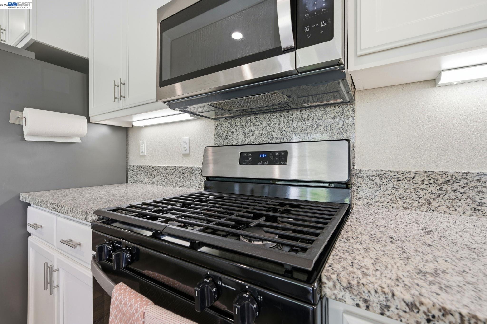 Detail Gallery Image 16 of 39 For 5444 Gray Pine Way, Antioch,  CA 94531 - 4 Beds | 3/1 Baths