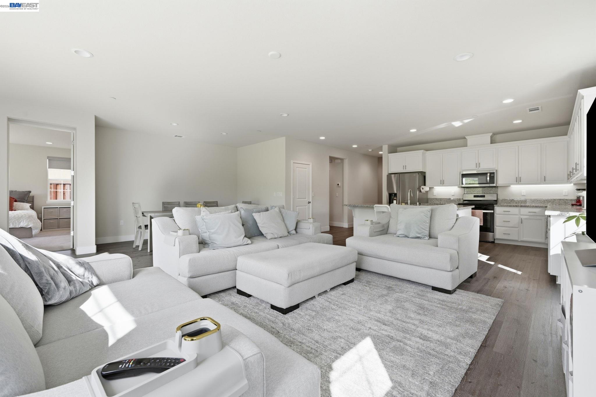 Detail Gallery Image 17 of 39 For 5444 Gray Pine Way, Antioch,  CA 94531 - 4 Beds | 3/1 Baths